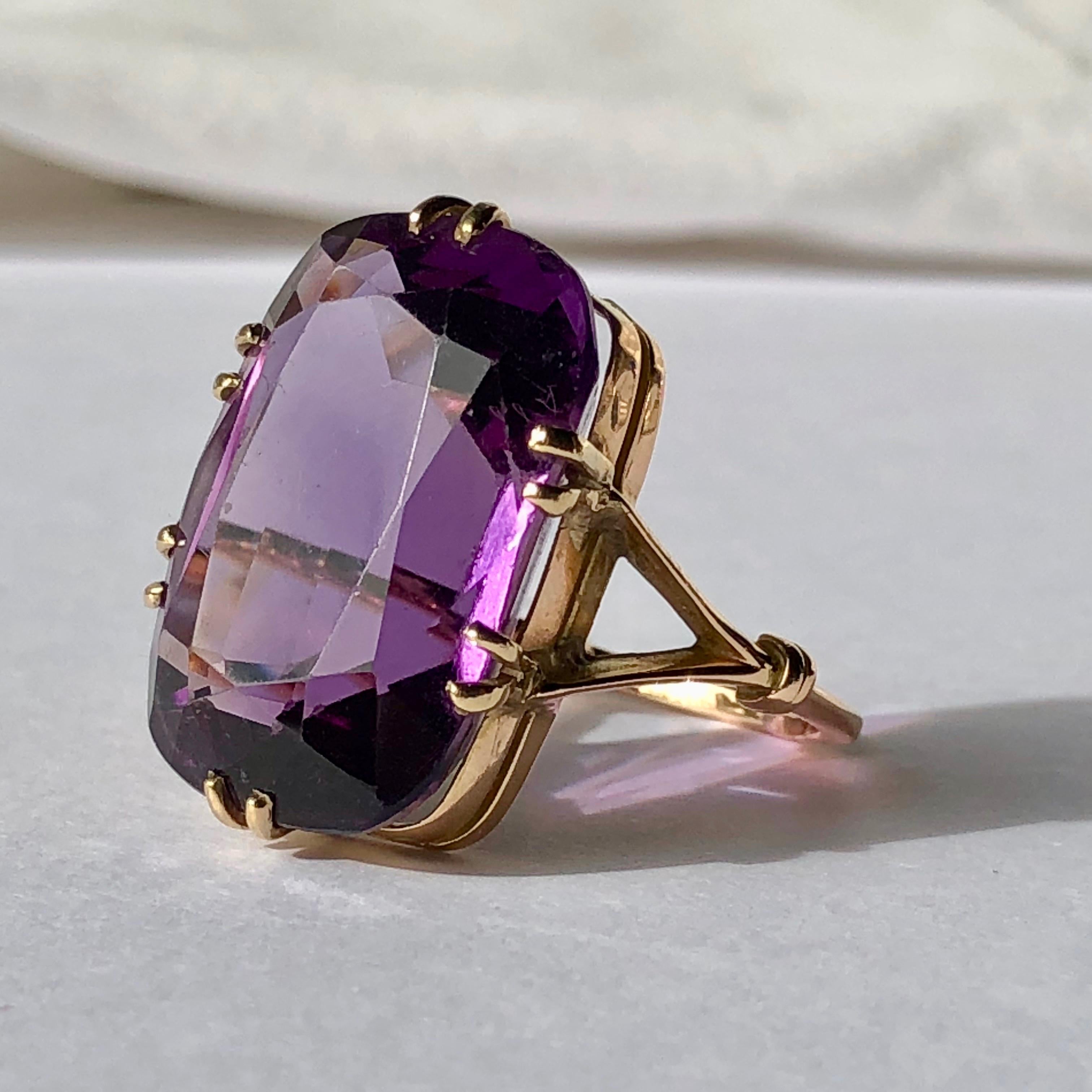 Large Purple Amethyst Cushion Cut Vintage Yellow Gold Ring Approx 21cts In Good Condition In London, GB