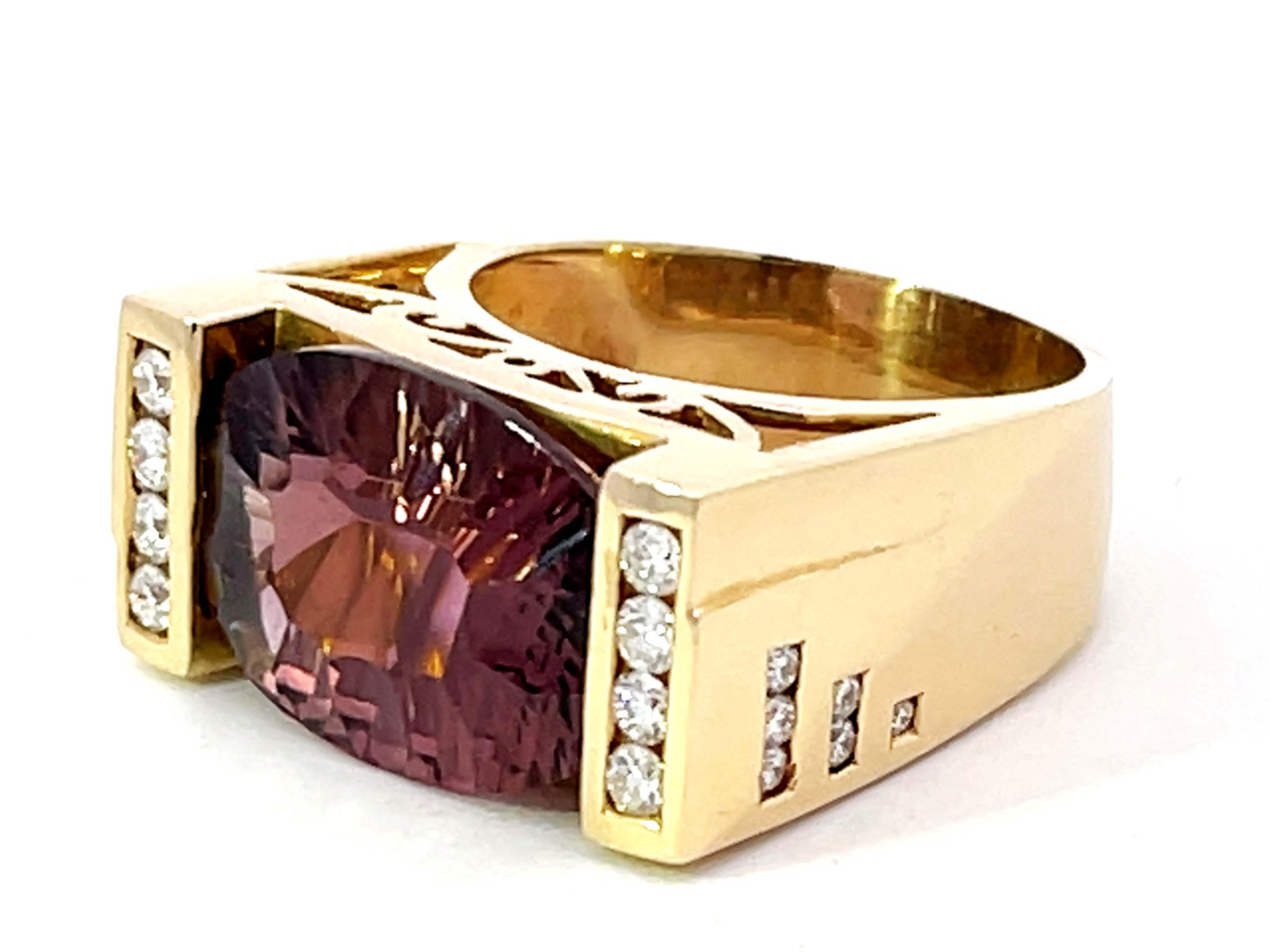 Taille ovale Grande bague en or jaune 14k avec amétrine violette et diamant en vente