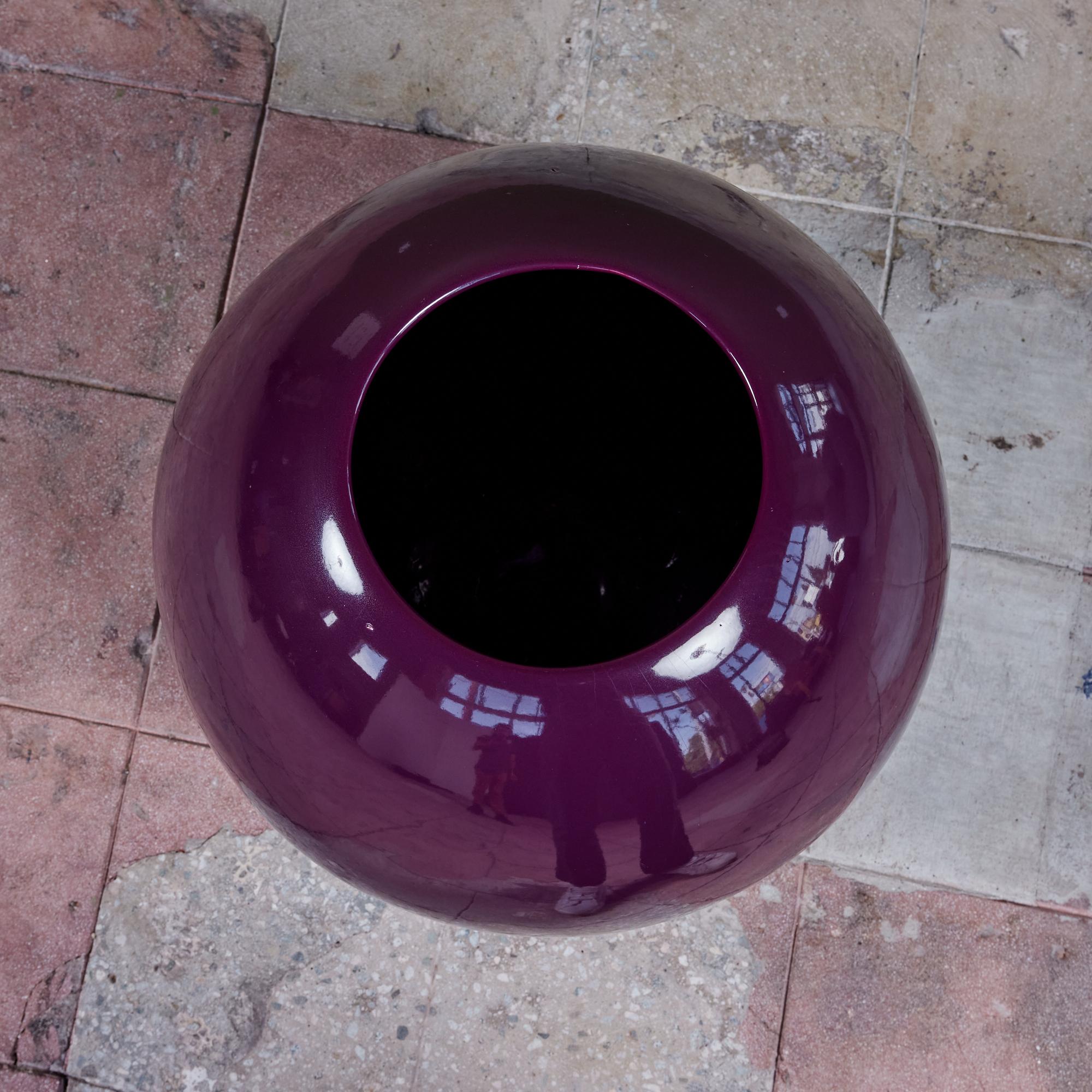 Großes lila Ei-Pflanzgefäß von Marilyn Kay Austin für Architectural Pottery (Keramik) im Angebot