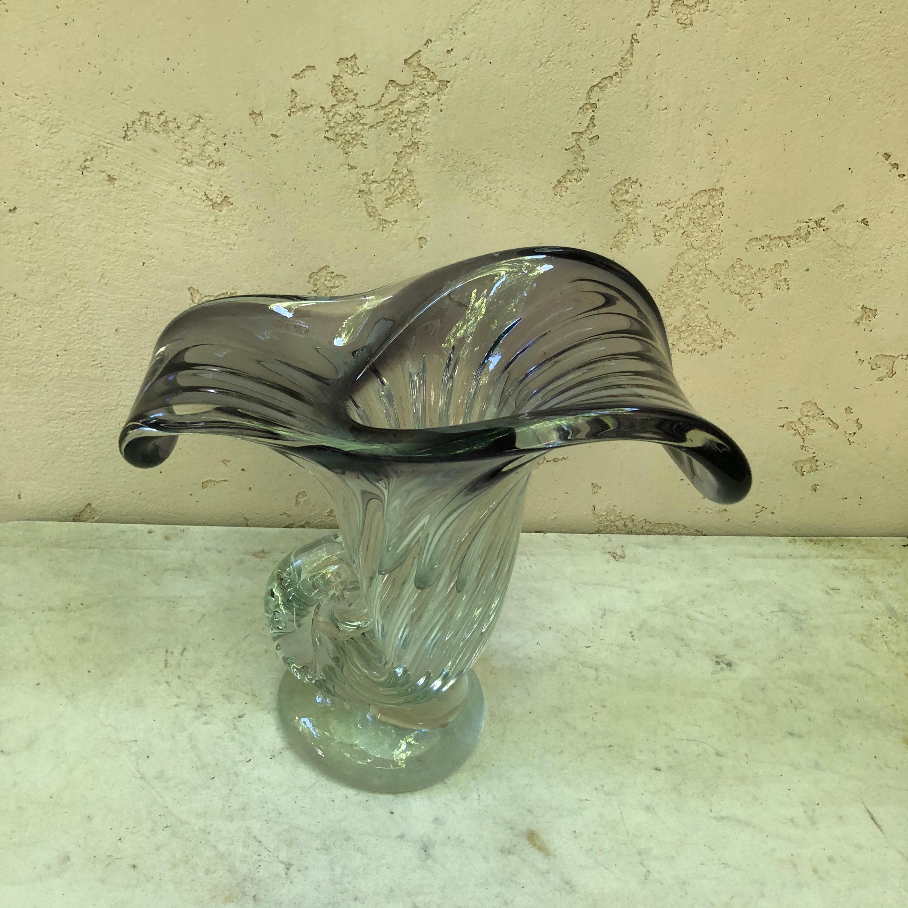 Große lila Vase aus Muranoglas:: um 1960 (Italienisch) im Angebot