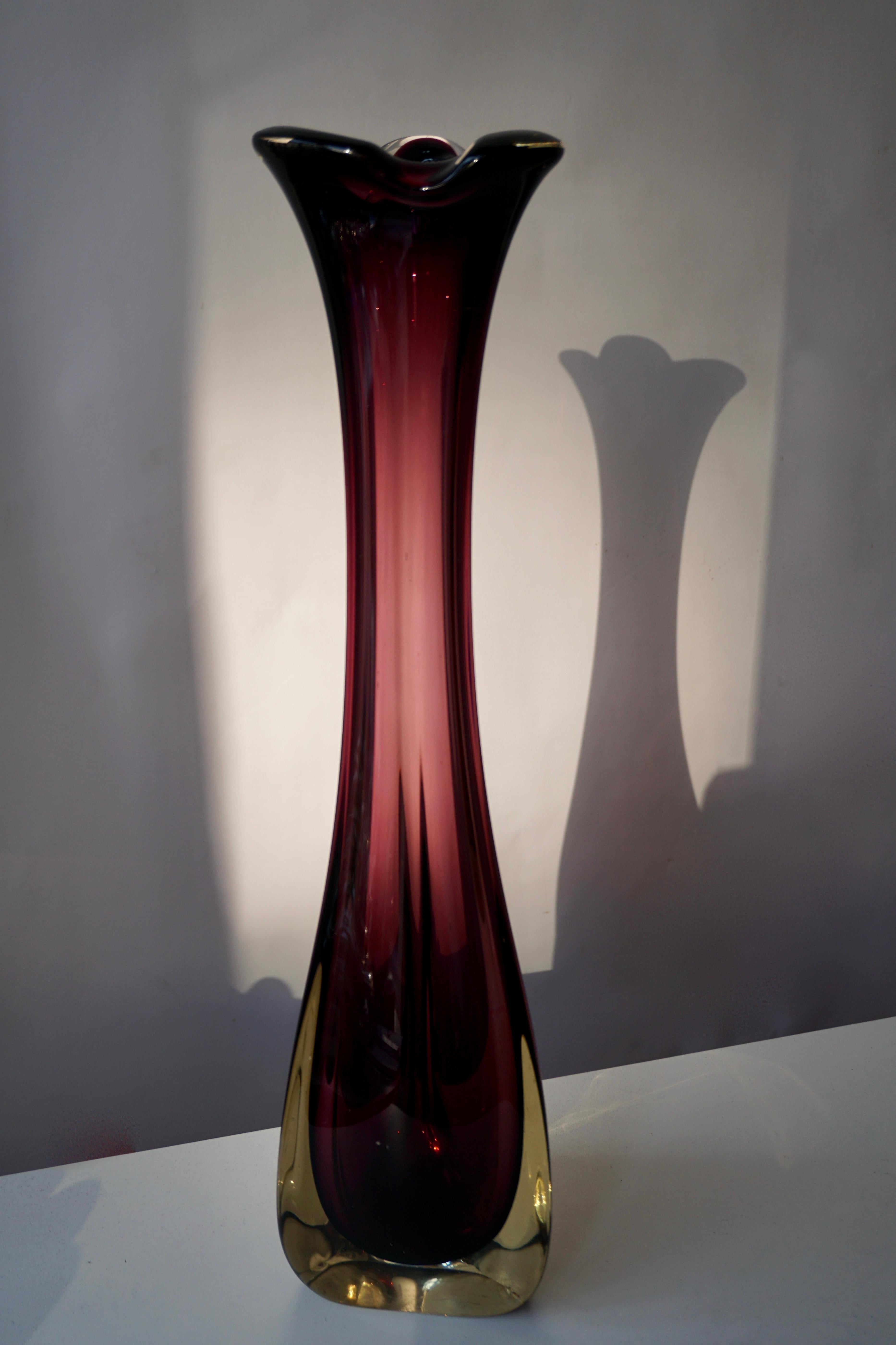 Large purple Italian Murano glass vase.
Measures: Height 52 cm.
Diameter 12 cm.
Weight 2 kg.