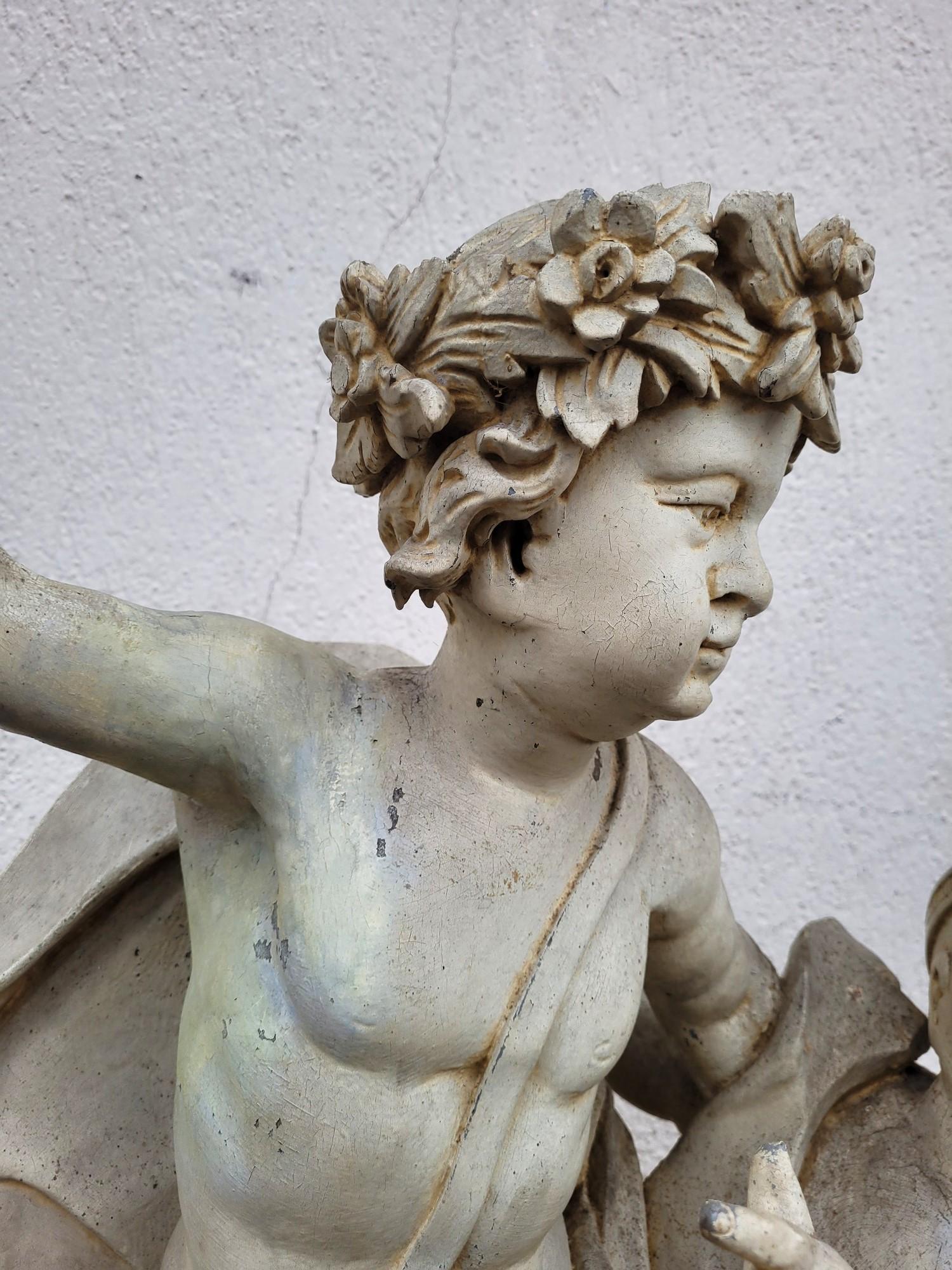 Italiano Grande scultura di putti in legno laccato, Italia, XIX secolo in vendita