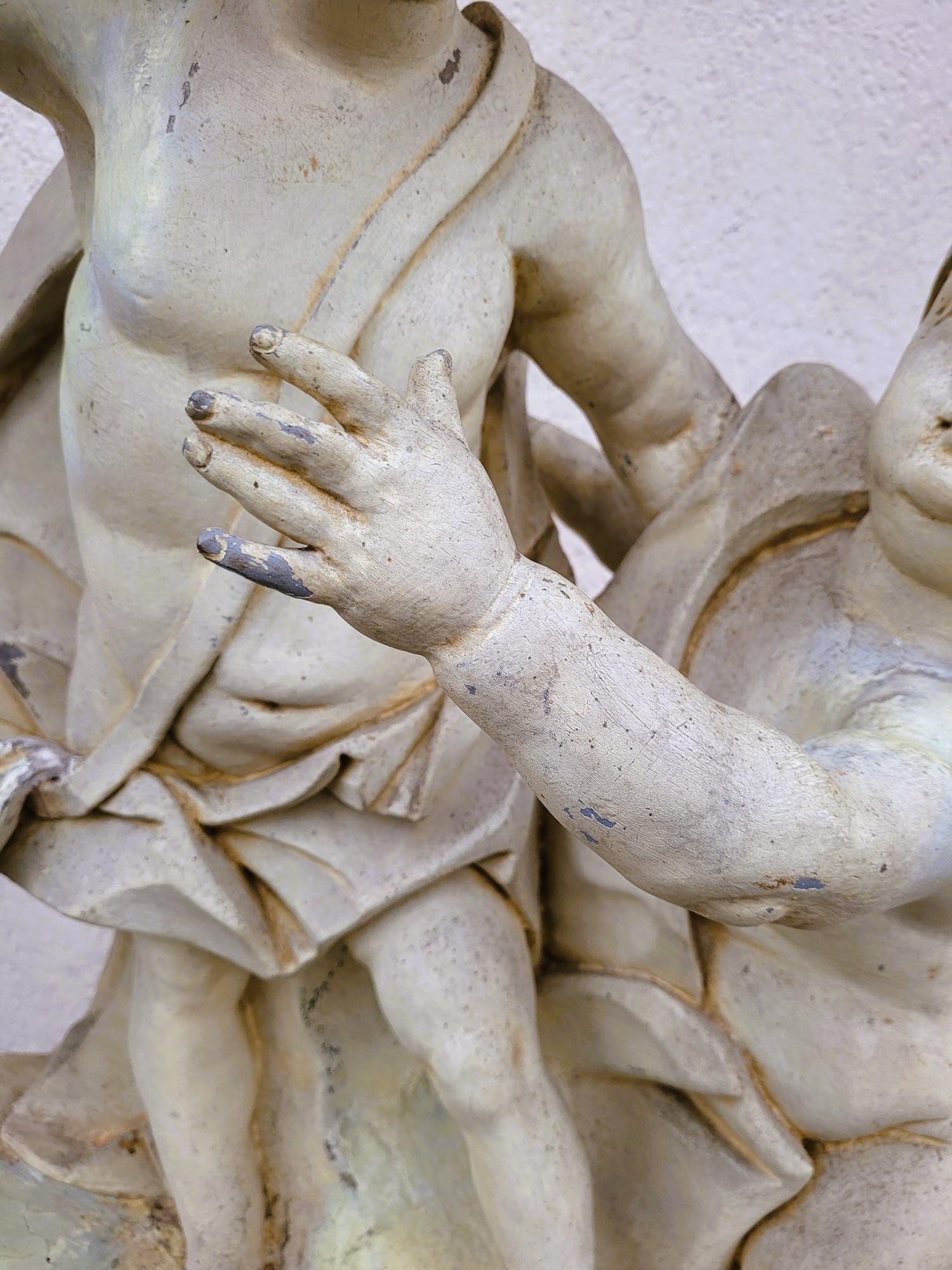 Grande scultura di putti in legno laccato, Italia, XIX secolo In condizioni buone in vendita a MARSEILLE, FR
