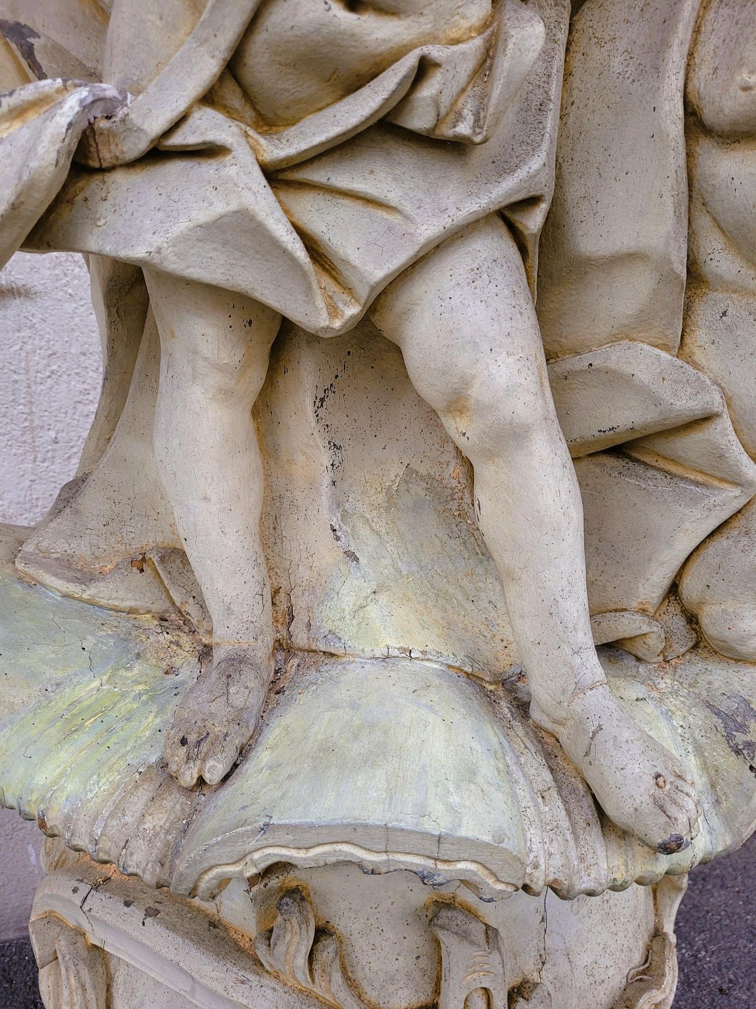 Legno Grande scultura di putti in legno laccato, Italia, XIX secolo in vendita