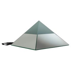 Große Pyramiden-Stehlampe, Italien, 1970