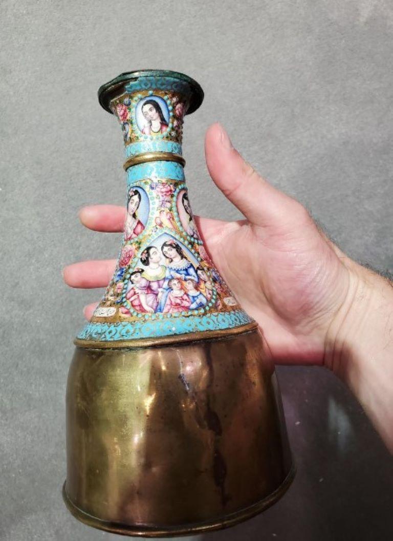 Großer Qajar- und emaillierter Ghalian-Sektion aus Messing mit Kapkah-Sockel aus Messing im Zustand „Hervorragend“ im Angebot in New York, NY