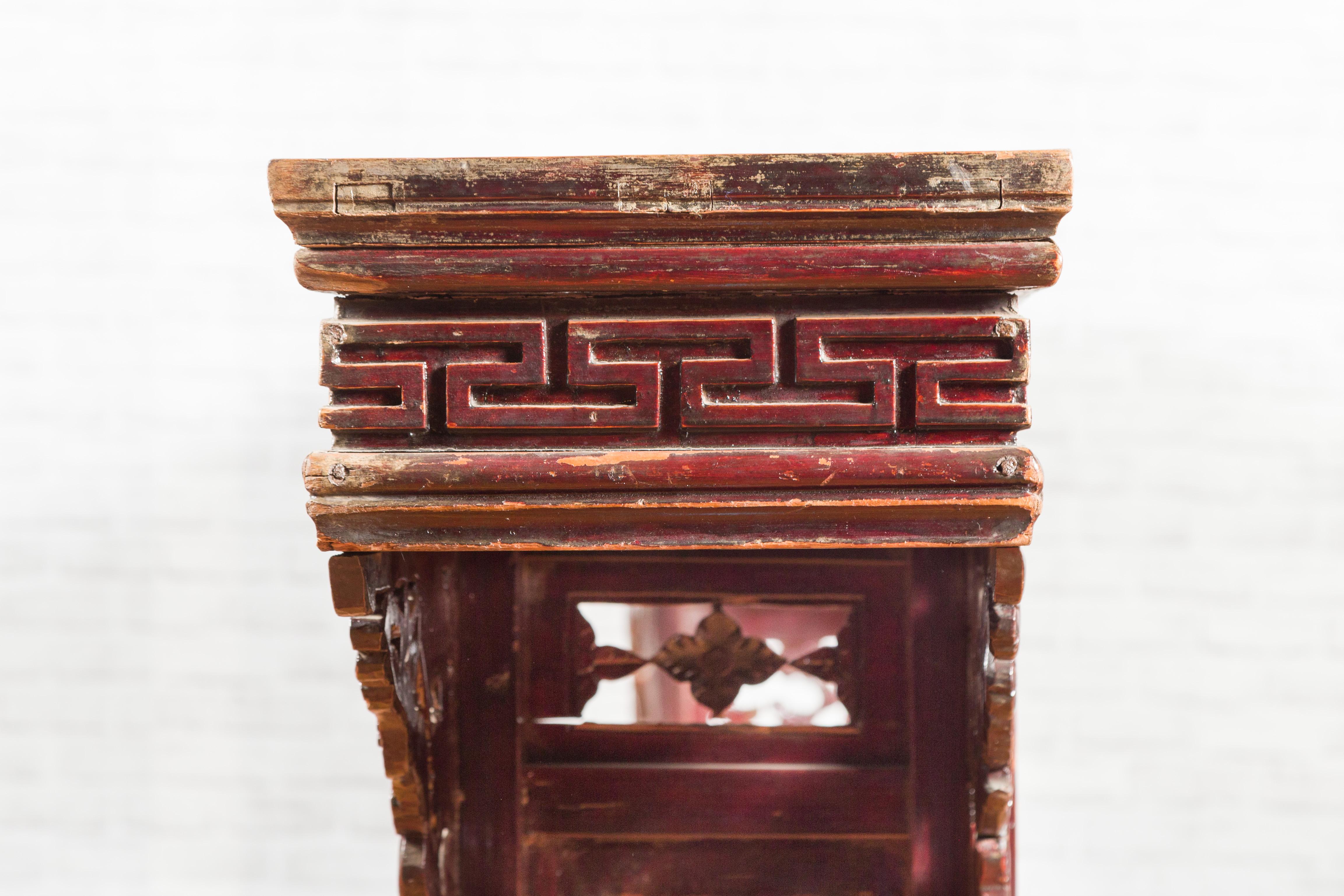 Large Qing Dynasty Chinese Altar Console Table with Fretwork and Dragon Motifs For Sale 4