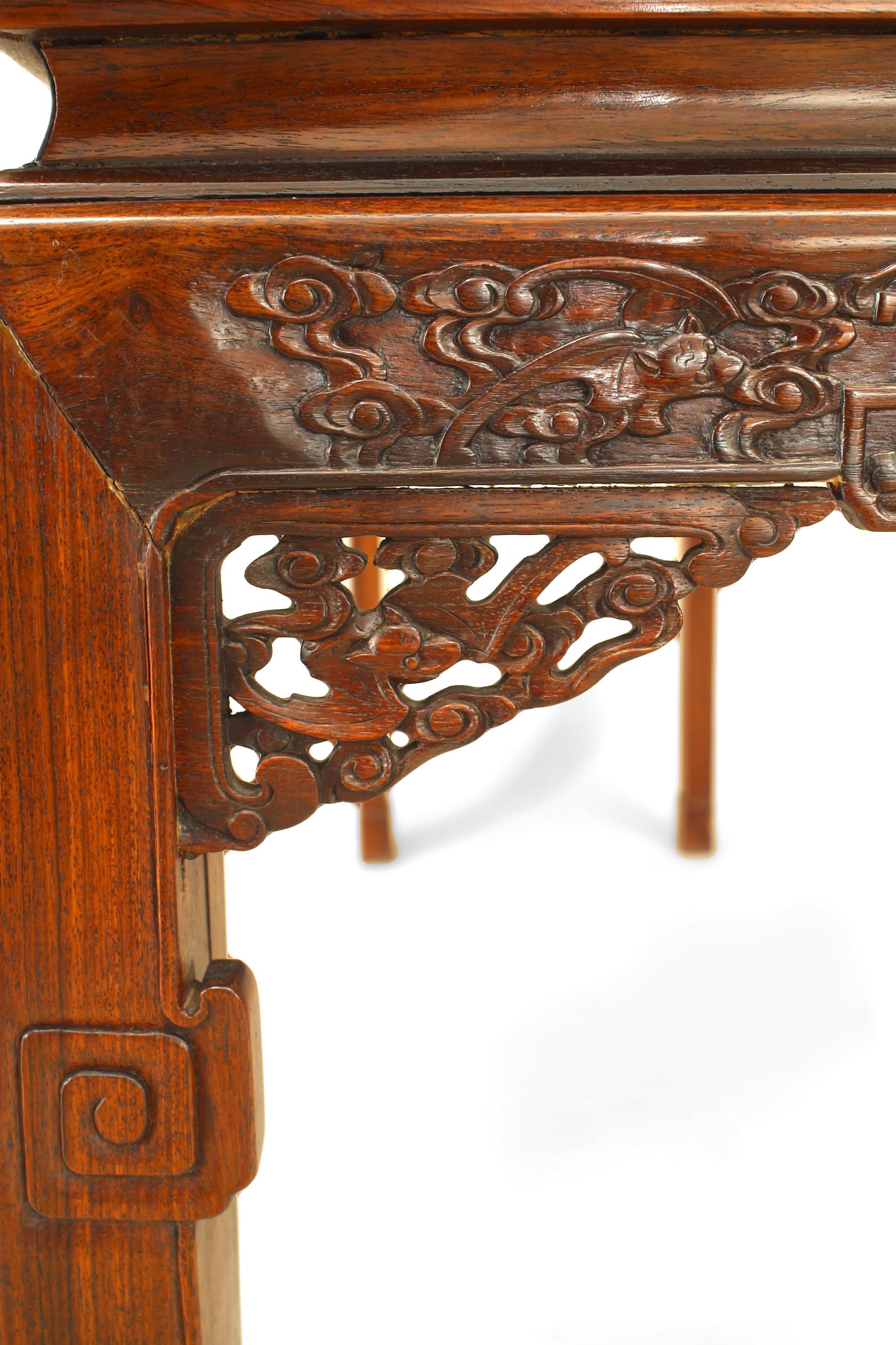 Bois de feuillus Table console chinoise en bois de feuillus sculpté en vente