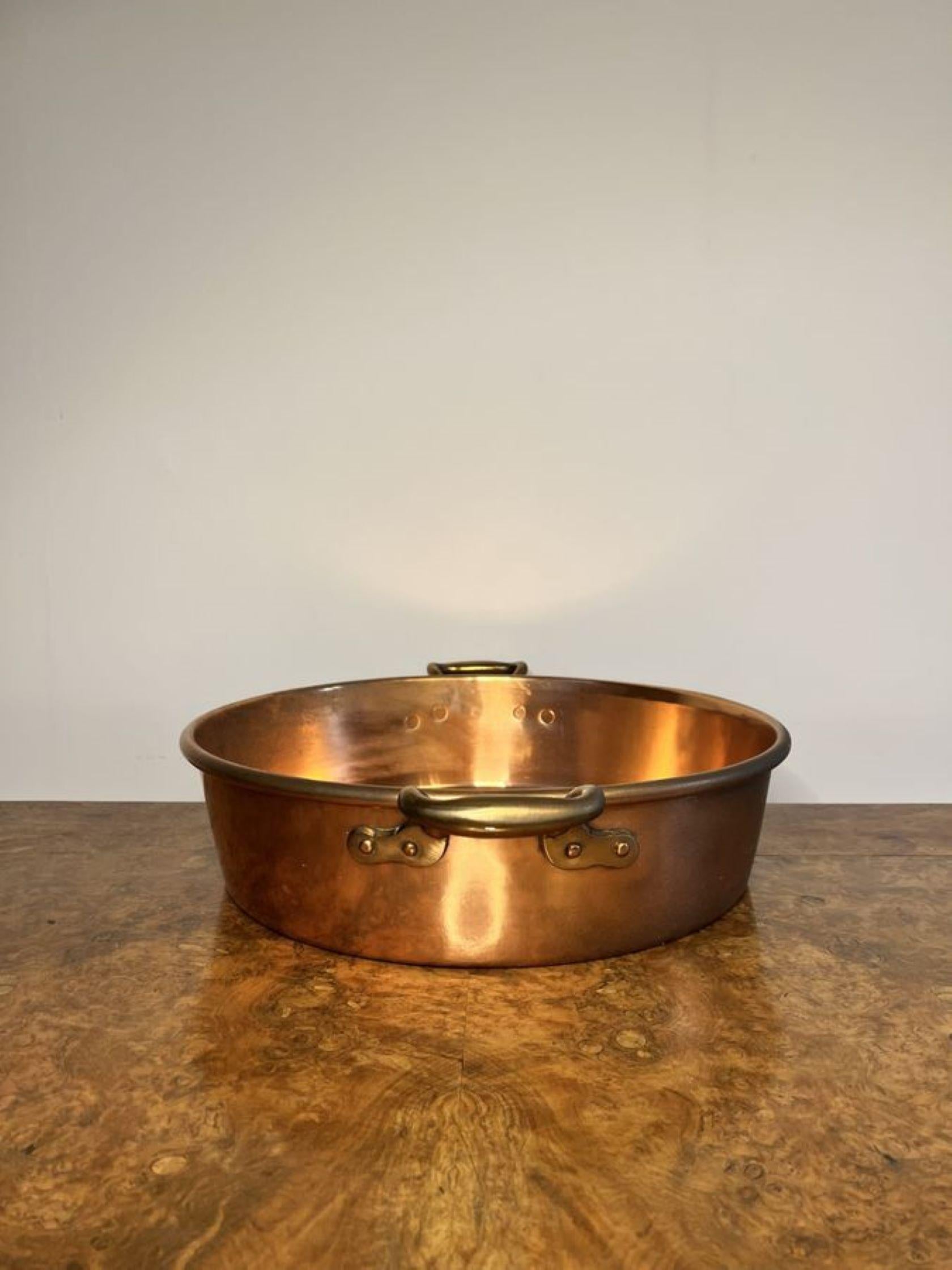 Copper Large quality antique George III copper pan For Sale