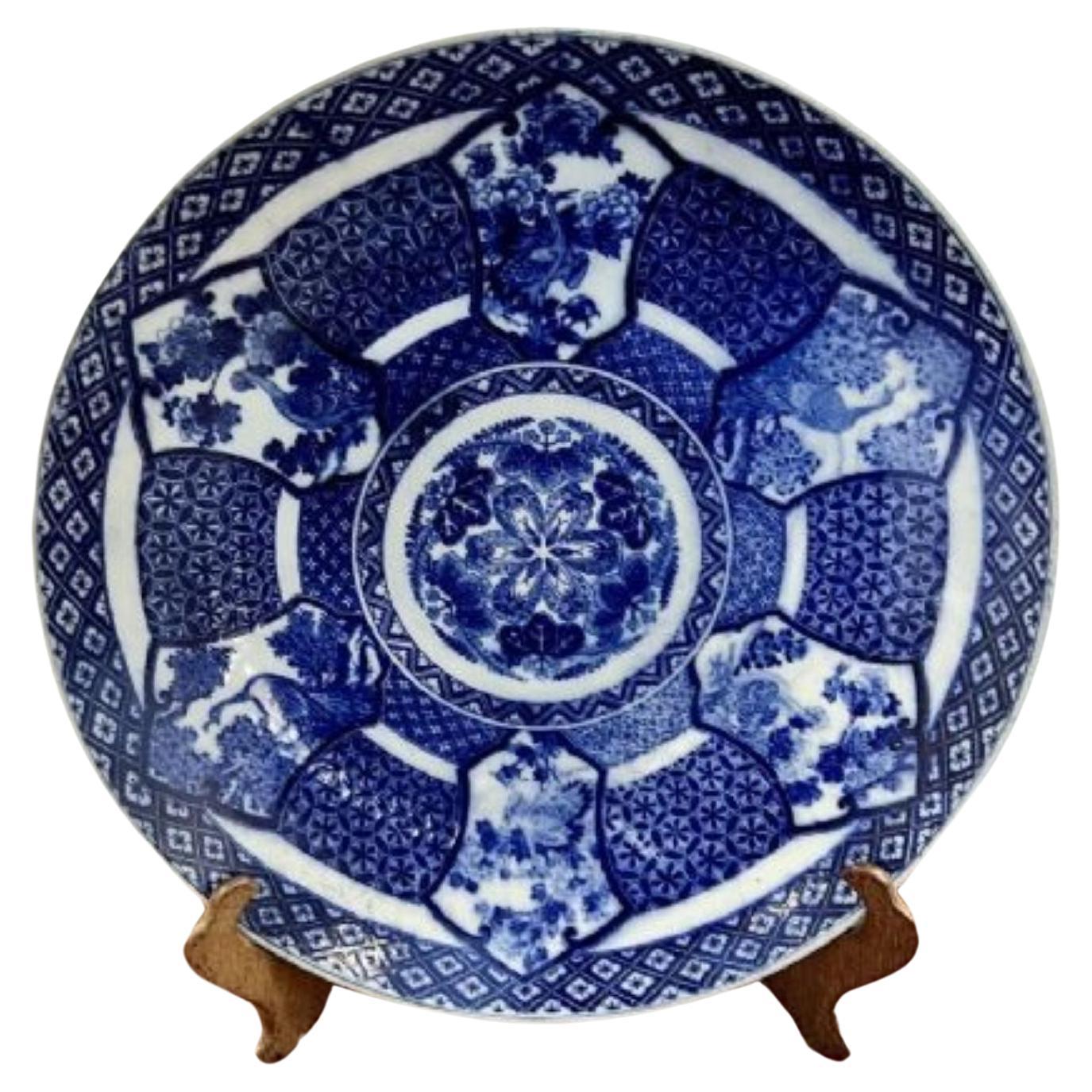 Grande assiette Imari japonaise d'antiquités bleu et blanc