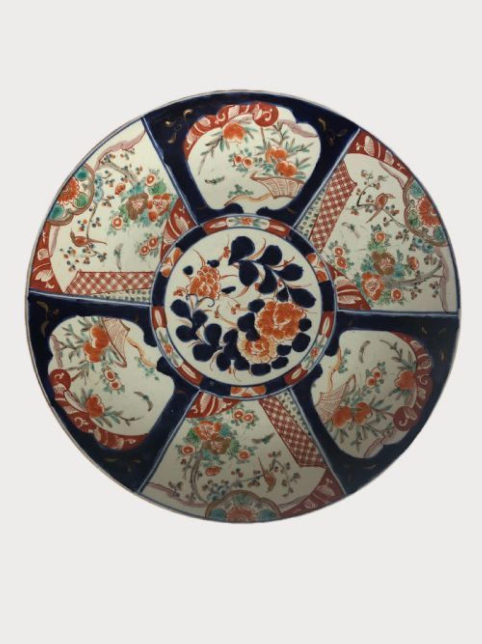 Large quality antique Japanese Imari hand painted plate In Good Condition For Sale In Ipswich, GB