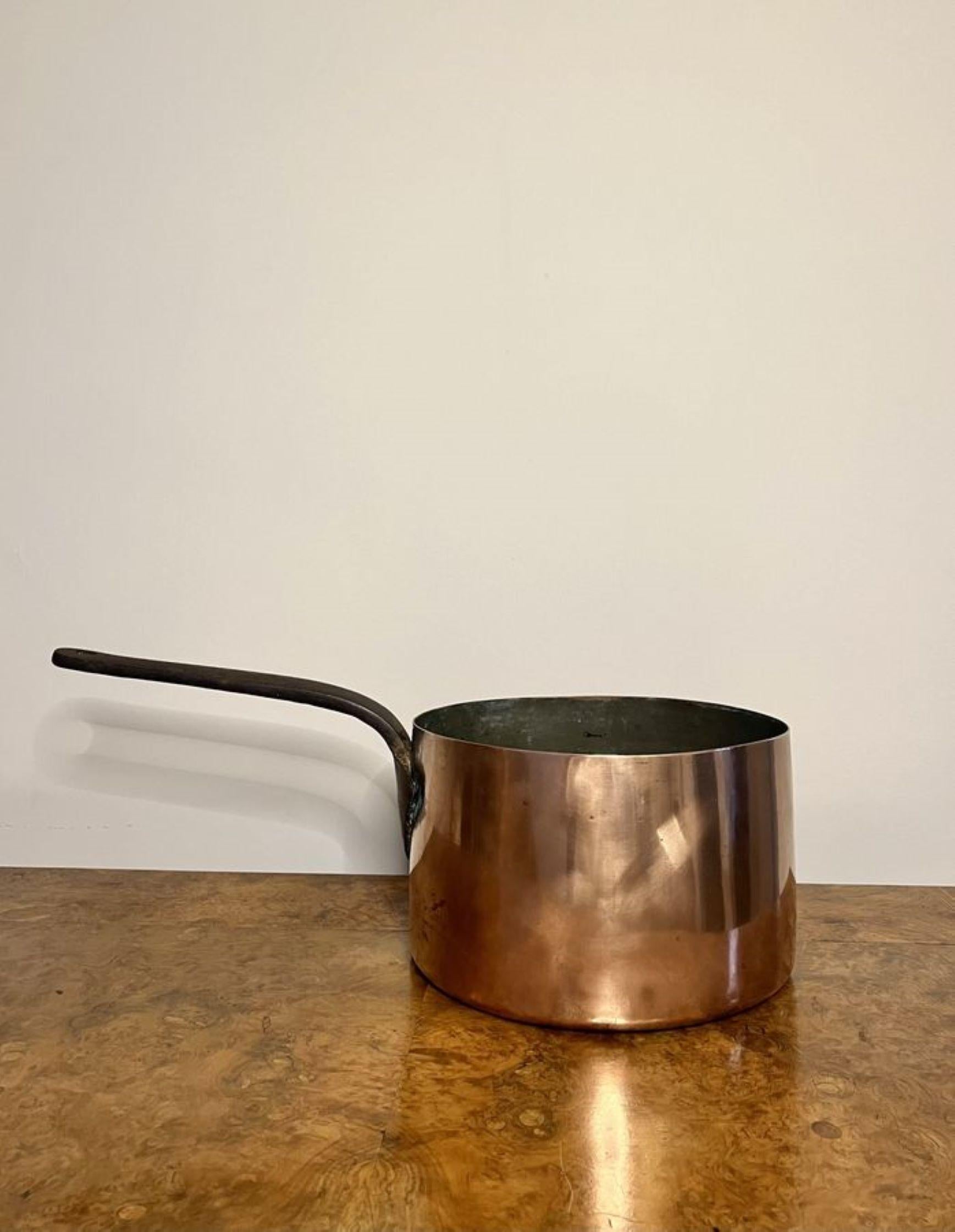 Large quality antique Victorian Hodges & Sons copper saucepan having a large copper saucepan stamped 'Hodges and Sons Dublin' to the back as shown with a long iron handle.

D. 1860
