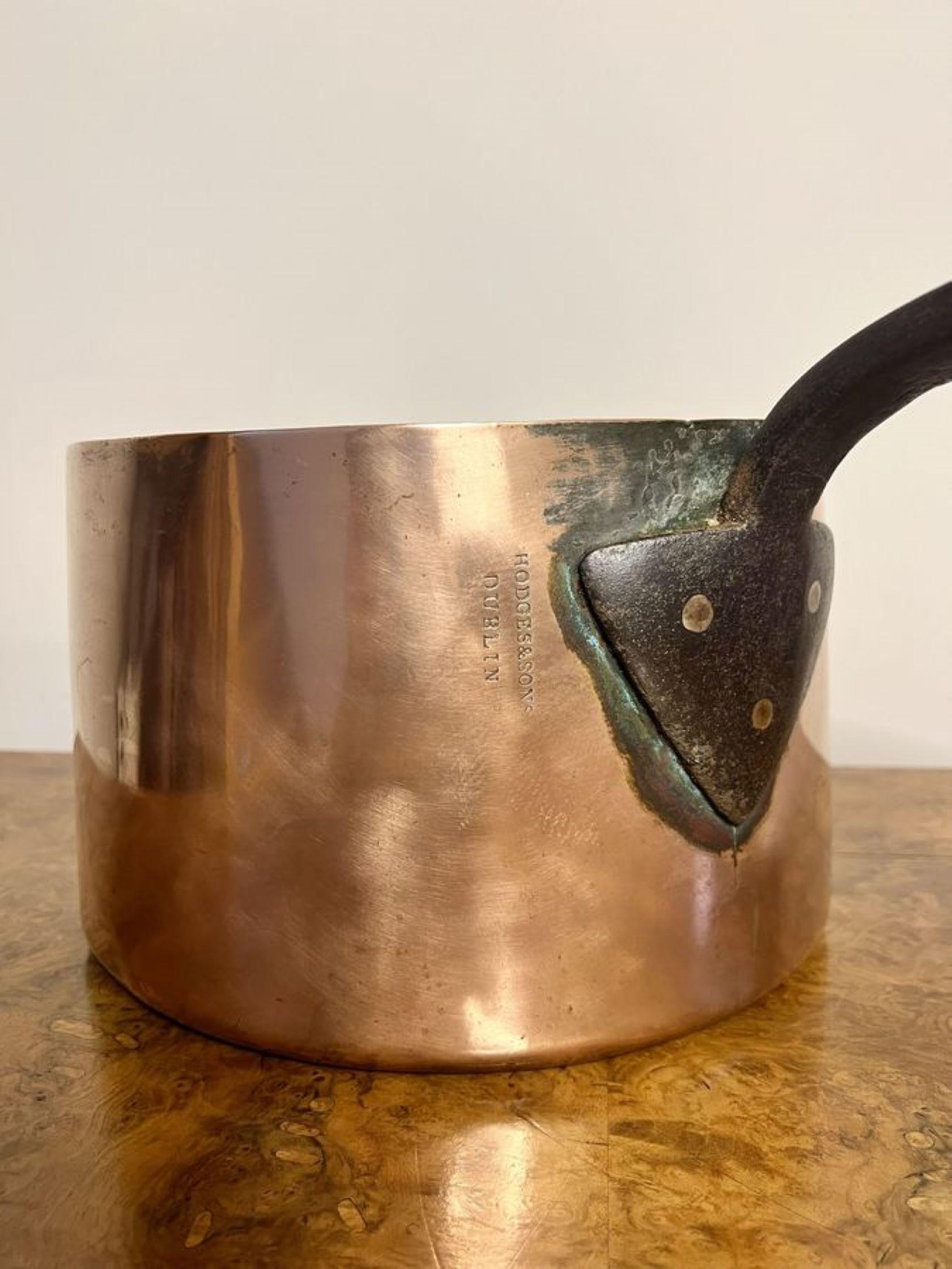 Large quality antique Victorian Hodges & Sons copper saucepan In Good Condition For Sale In Ipswich, GB