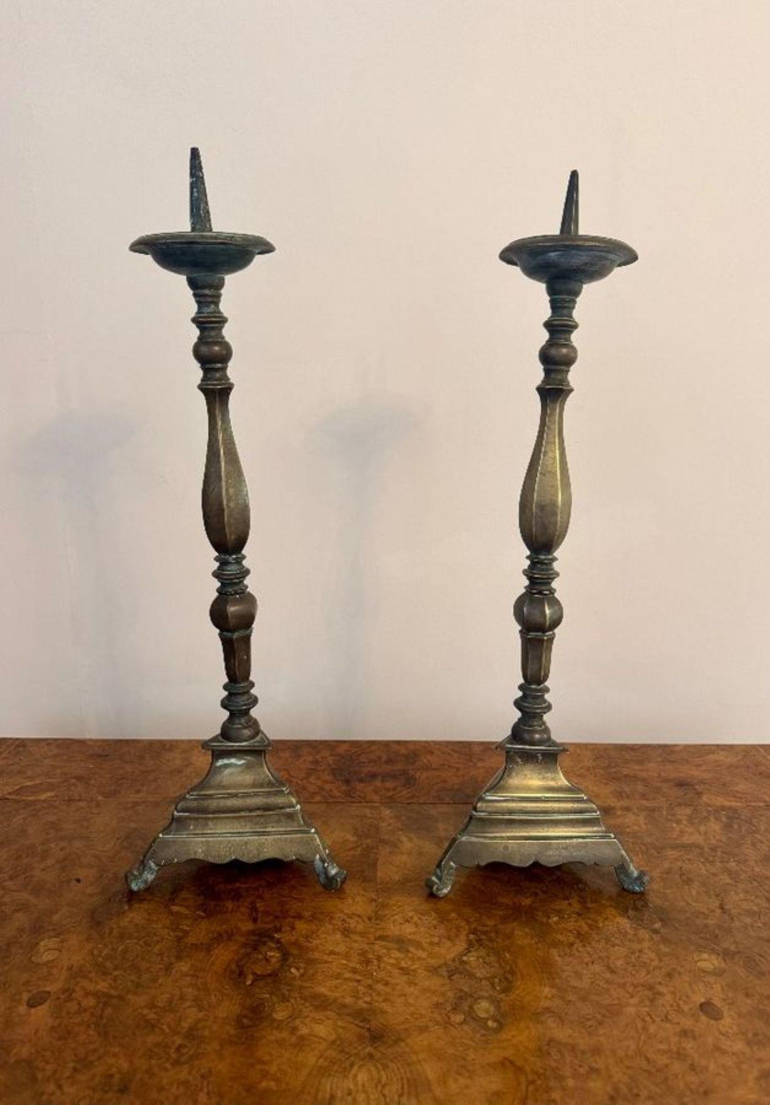 Large quality pair of antique Regency brass pricket candlesticks (19. Jahrhundert) im Angebot