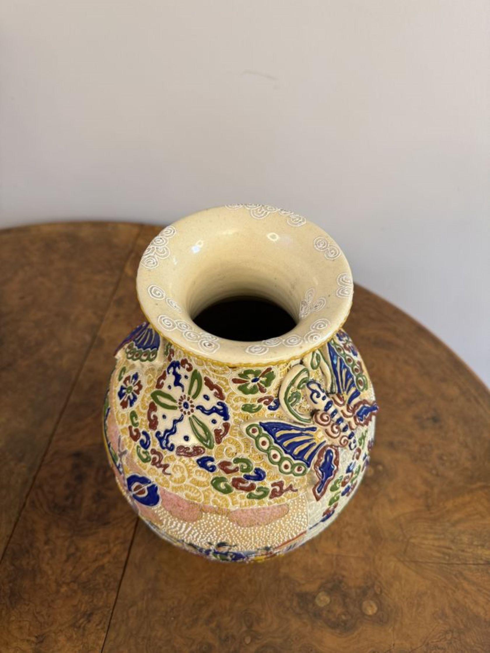 Ceramica Coppia di vasi Satsuma antichi di grande qualità in vendita