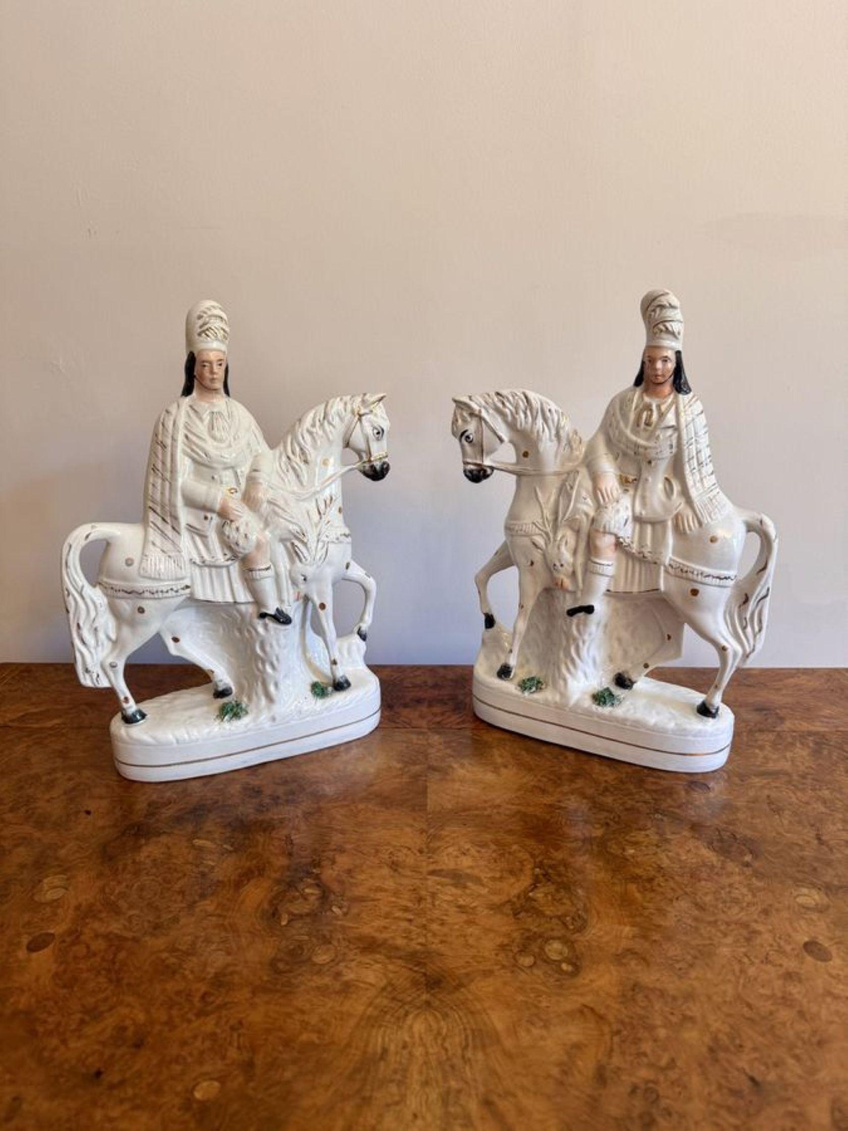 Pareja de figuras antiguas victorianas de Staffordshire de gran calidad en venta 1