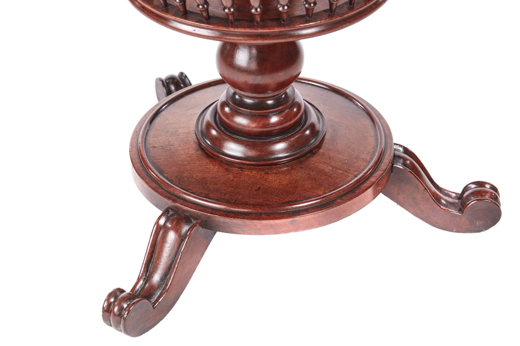 Large Quality William IV Mahogany Occasional or Lamp Table In Excellent Condition In Stutton, GB