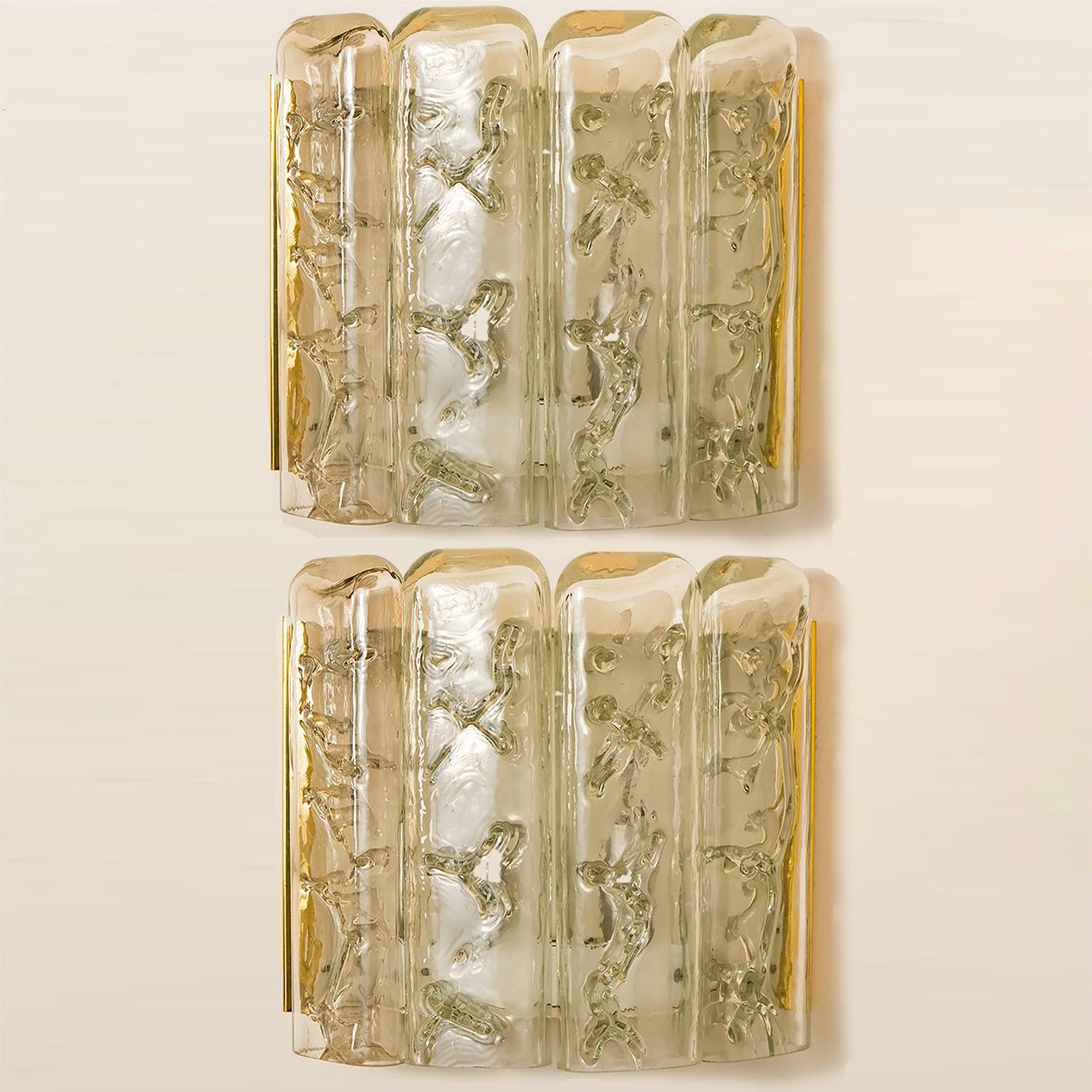 Grande quantité d'appliques murales structurées en verre soufflé et laiton de Doria, 1960 en vente 7