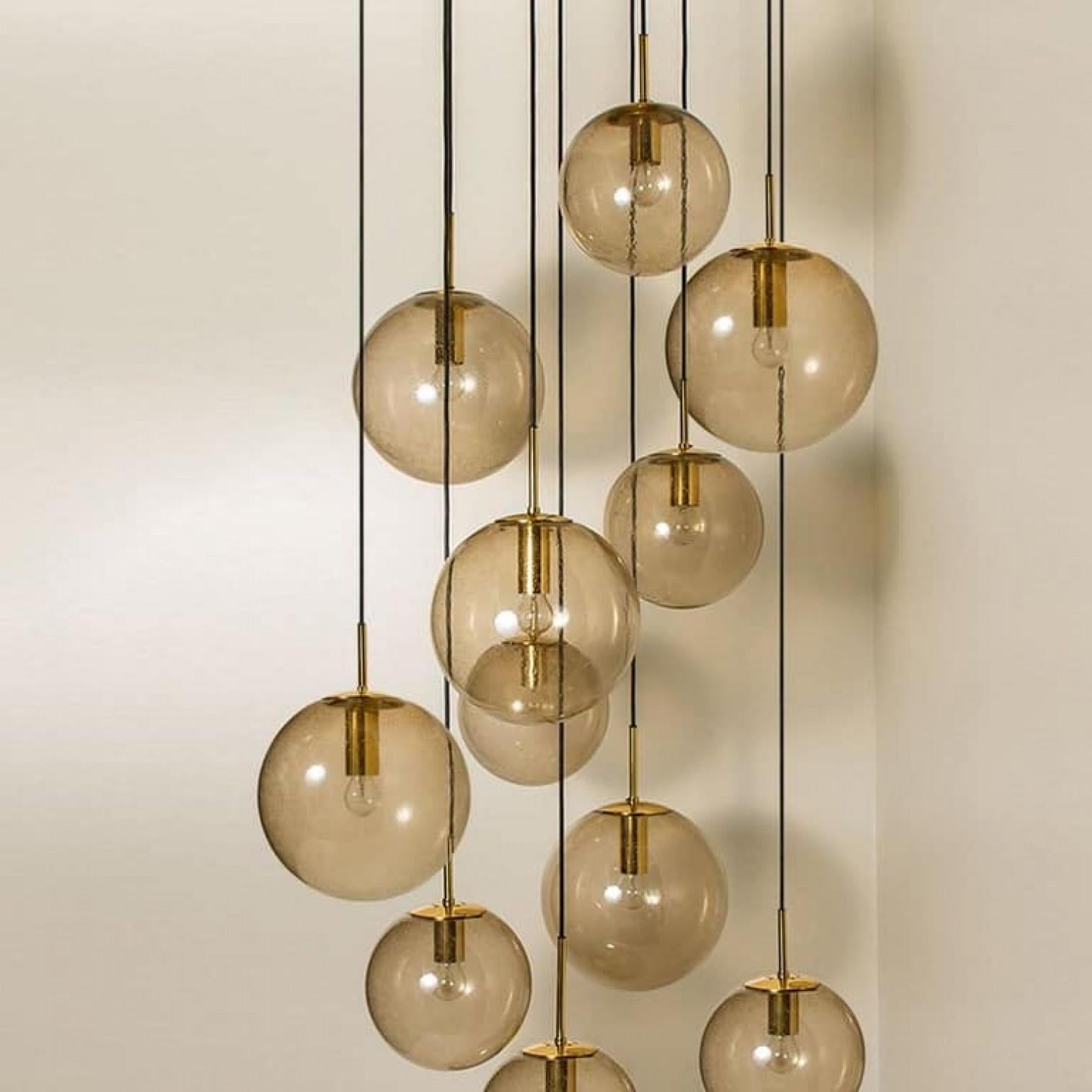 Große Anzahl rauchgeblasener Kugeln von Glashütte Limburg, vier Größen (Poliert) im Angebot