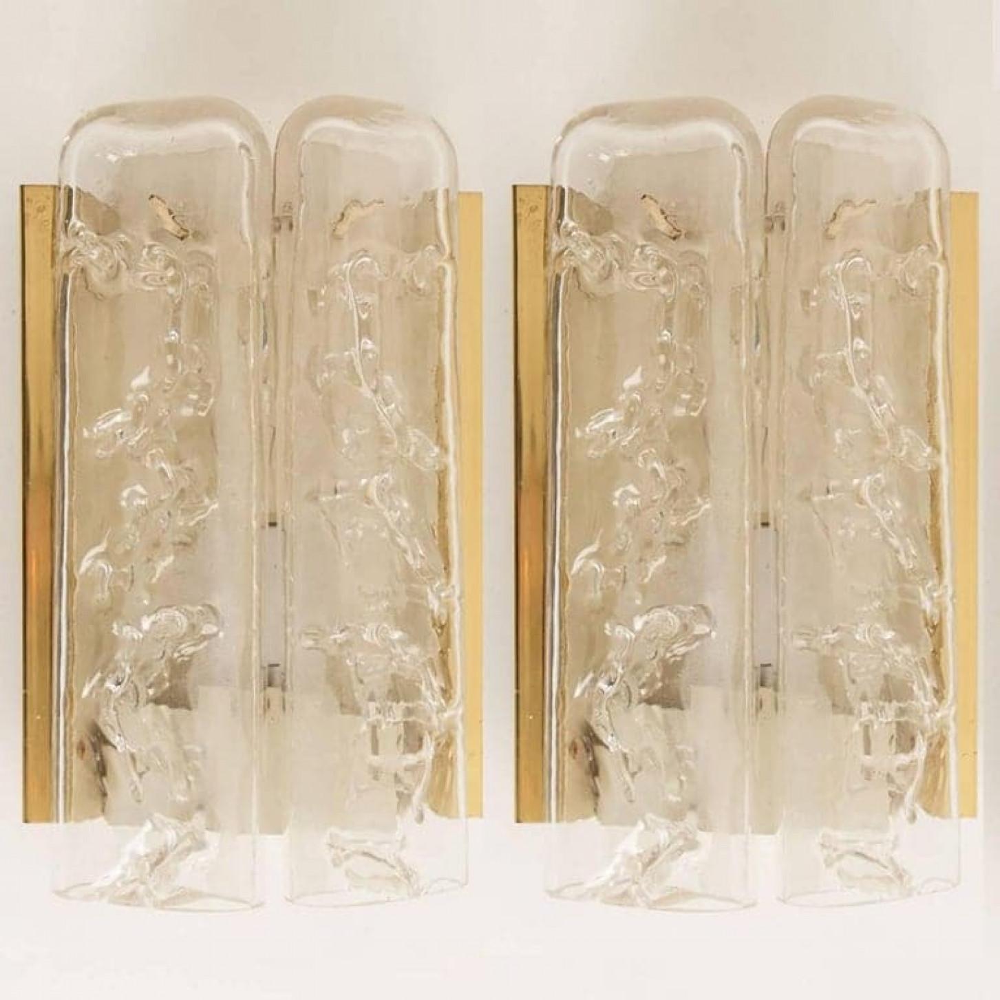 Grande quantité d'appliques murales structurées en verre soufflé et laiton de Doria, 1960 Bon état - En vente à Rijssen, NL