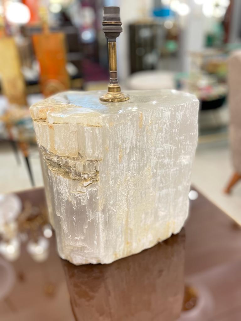 1940s French quartz table lamp. Original patina

Dimensions to the shade carrier cm 37