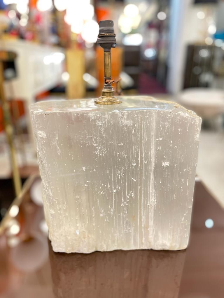 Lampe monumentale en cristal de quartz Bon état - En vente à London, GB