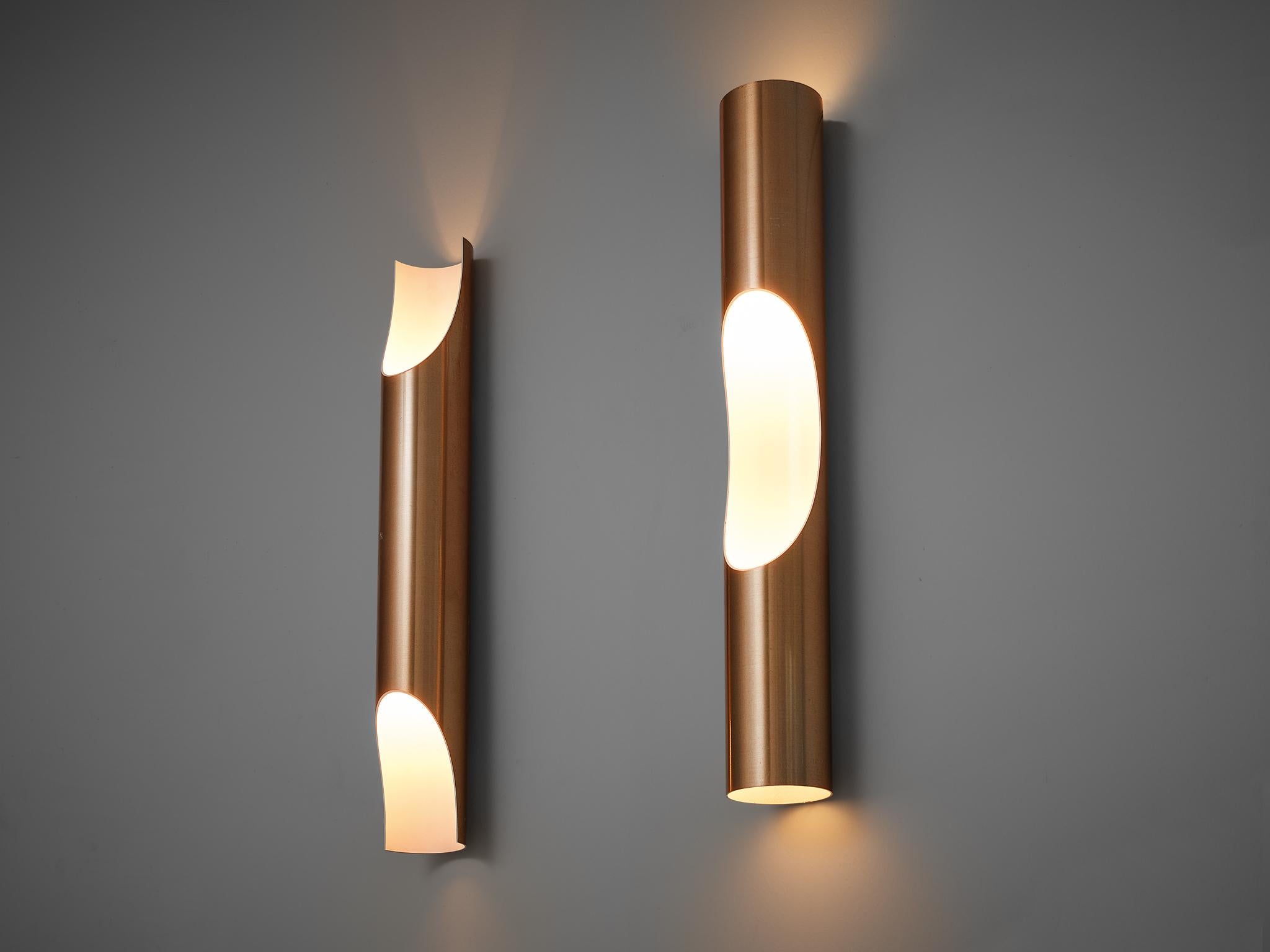 RAAK Amsterdam, wall lights 'Maxi Fuga', metal, the Netherlands, 1960s
 
Modern wall lights in metal by Dutch manufacturer RAAK Amsterdam. The design is very elegant and visually pleases the eye due to shape and proportion. The long cylindric