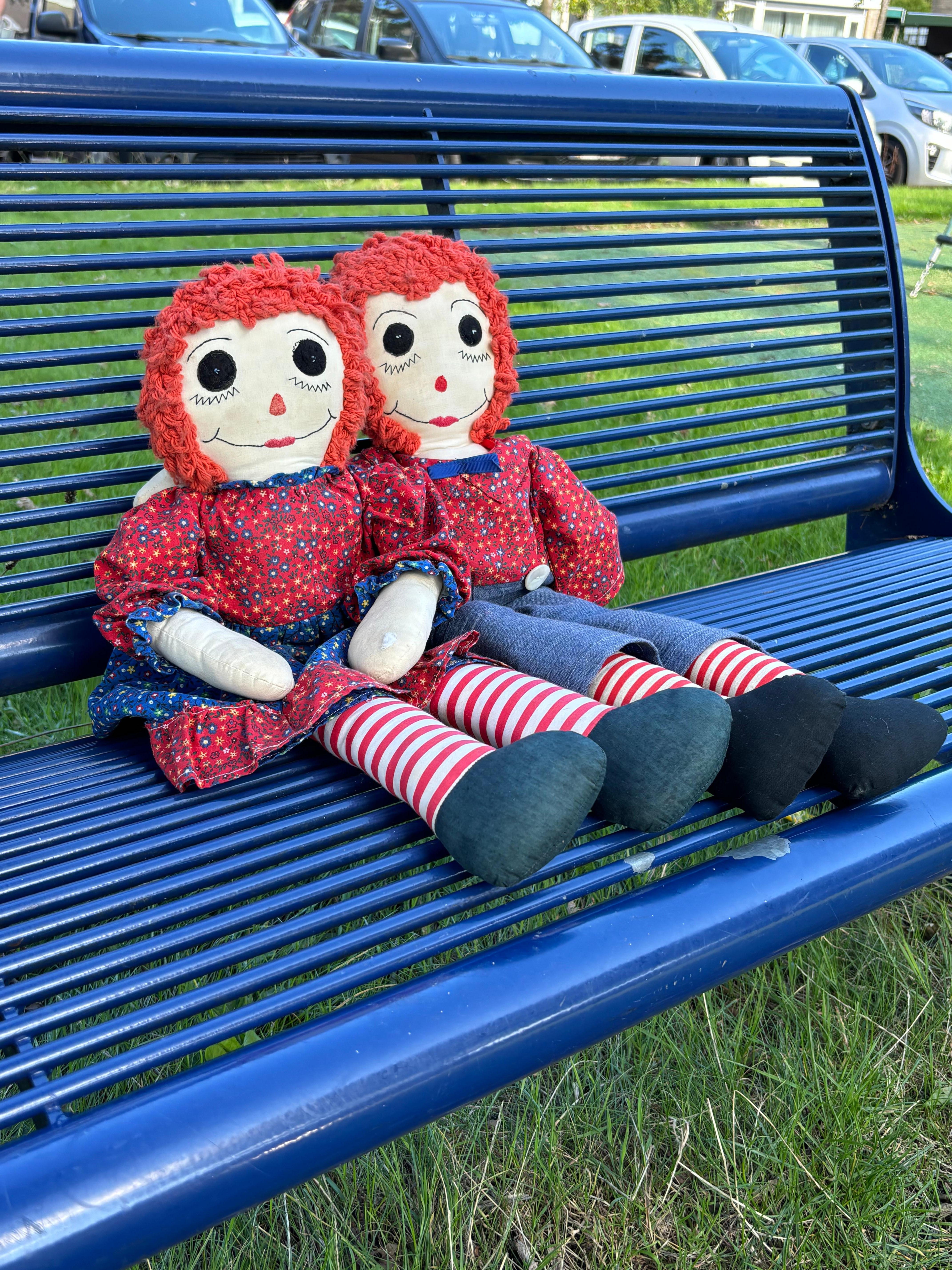 Large Rag Dolls after Famous Raggedy Ann and Andy, Ca. 1915 In Good Condition For Sale In Schagen, NL