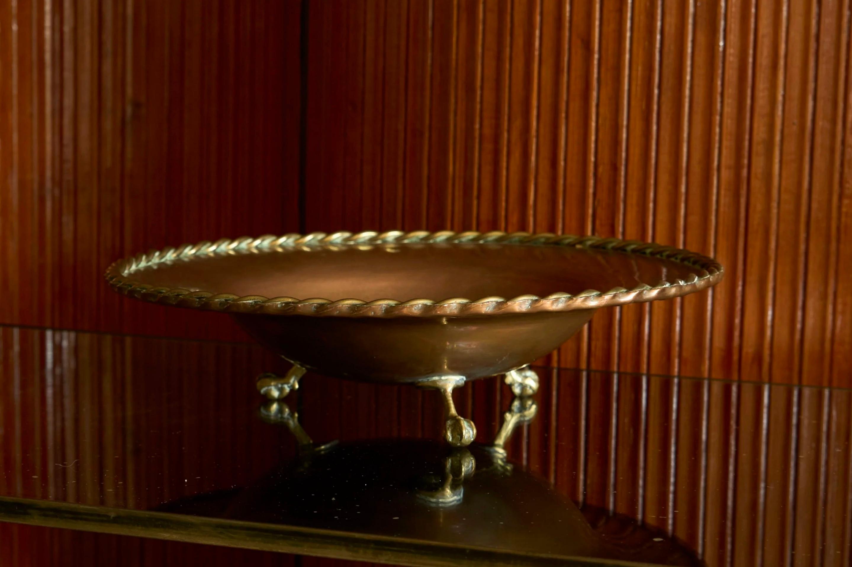 European Large Raised Centerpiece Bowl with Braided Edge in Patinated Copper 1930s For Sale