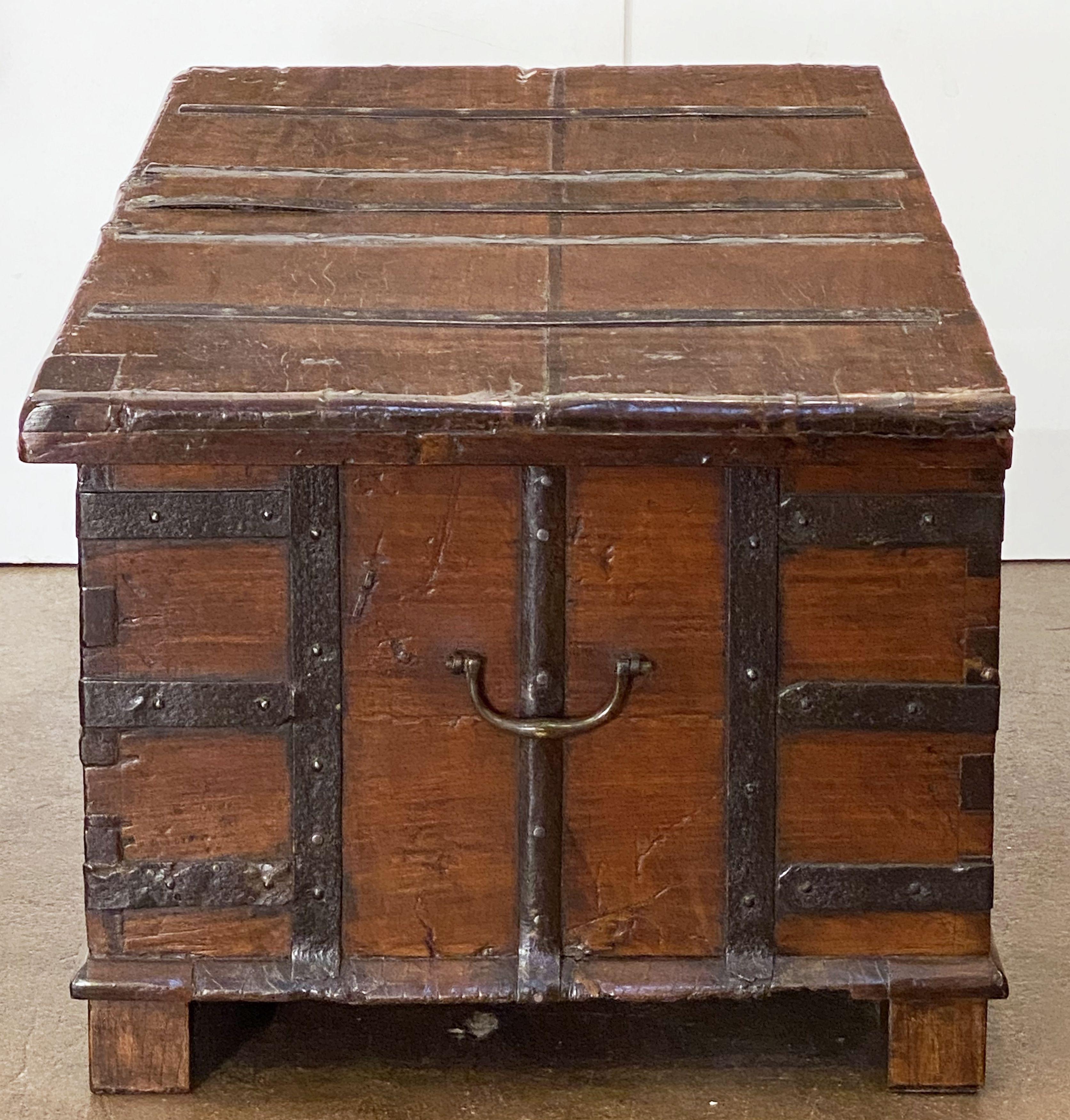 Large Rajasthan Trunk of Iron and Teak from British Colonial India 'The Raj' 8