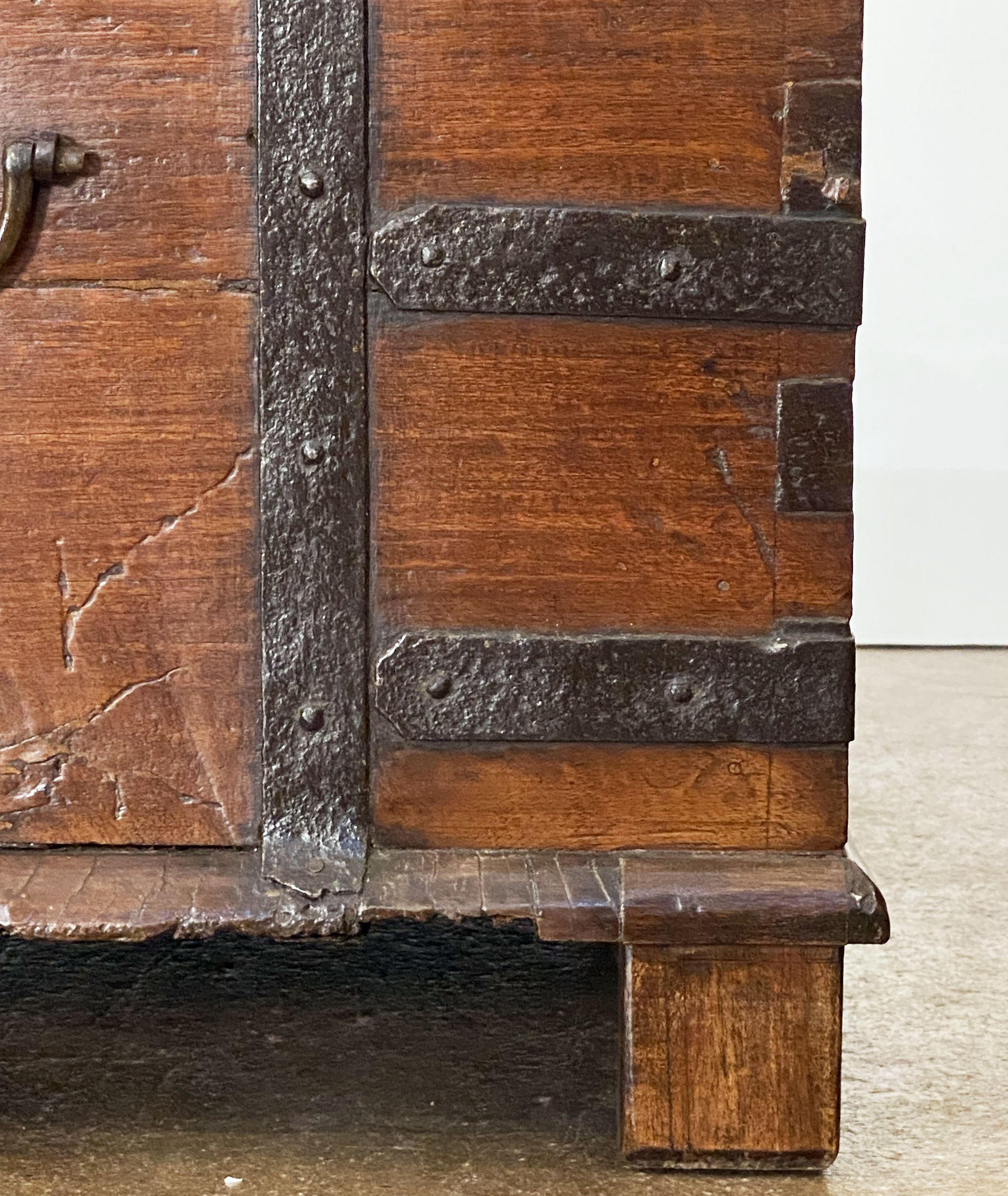 Large Rajasthan Trunk of Iron and Teak from British Colonial India 'The Raj' 10