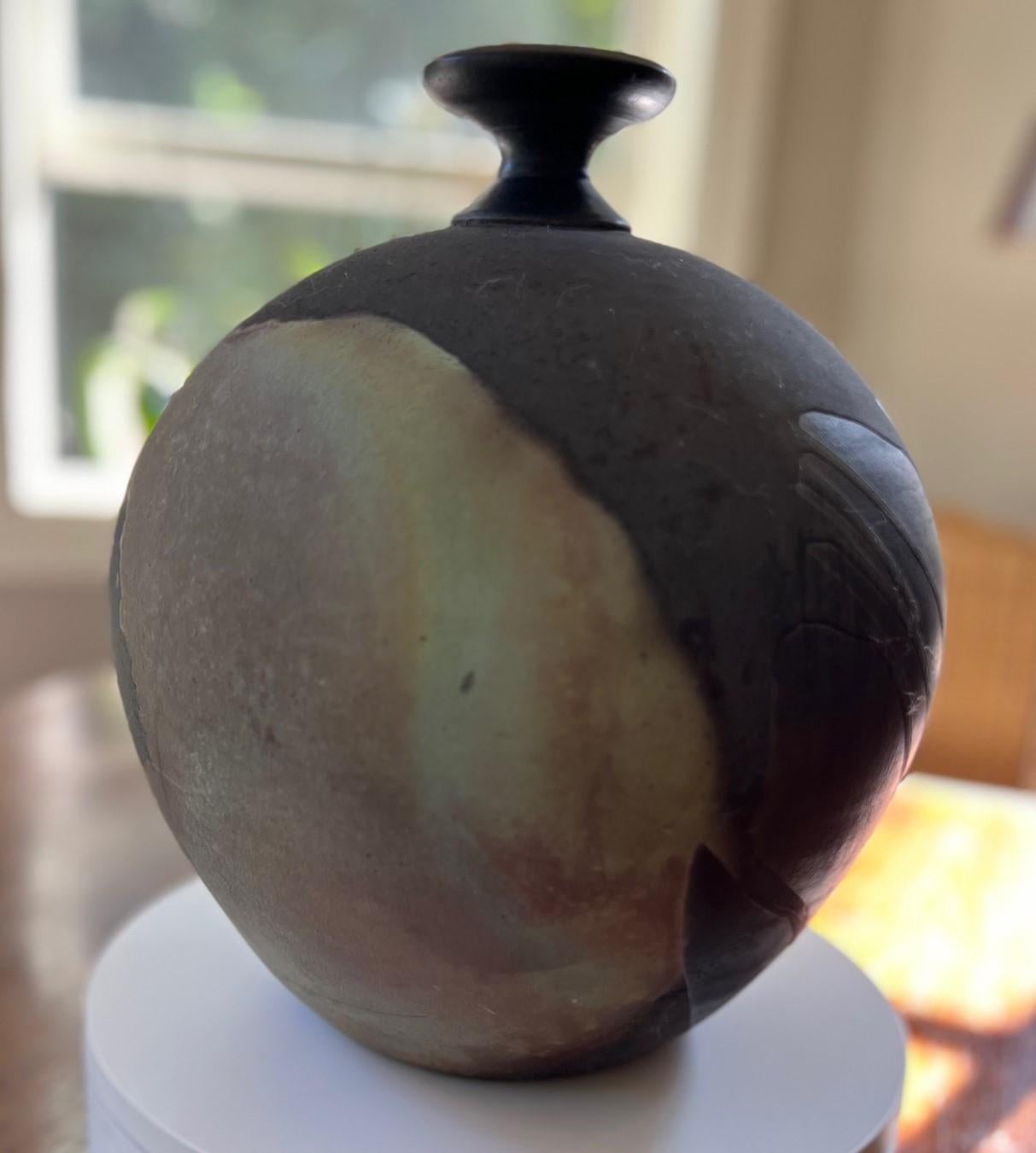 Gran vasija de cerámica de rakú de Andrew Berends Estadounidense en venta