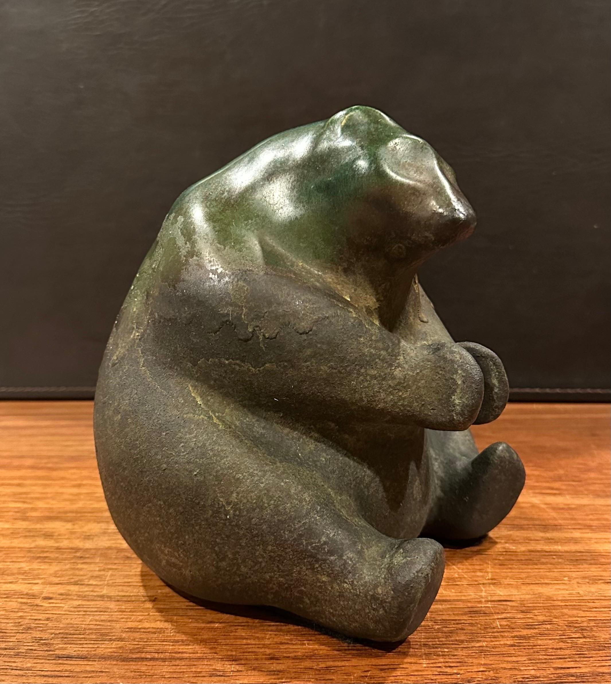 Grande orso in ceramica Raku di Tony Evans in vendita 2