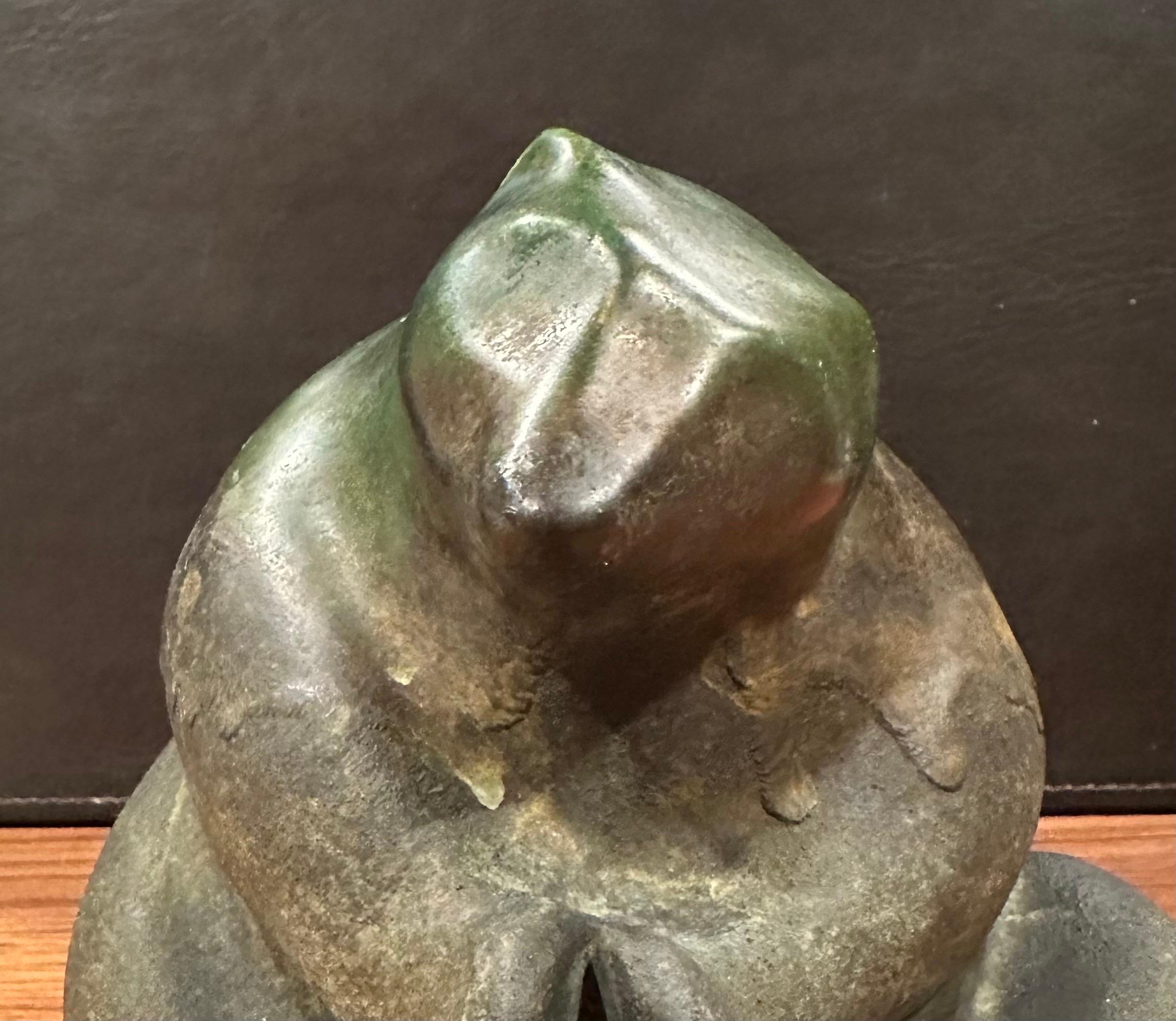 Grande orso in ceramica Raku di Tony Evans in vendita 5