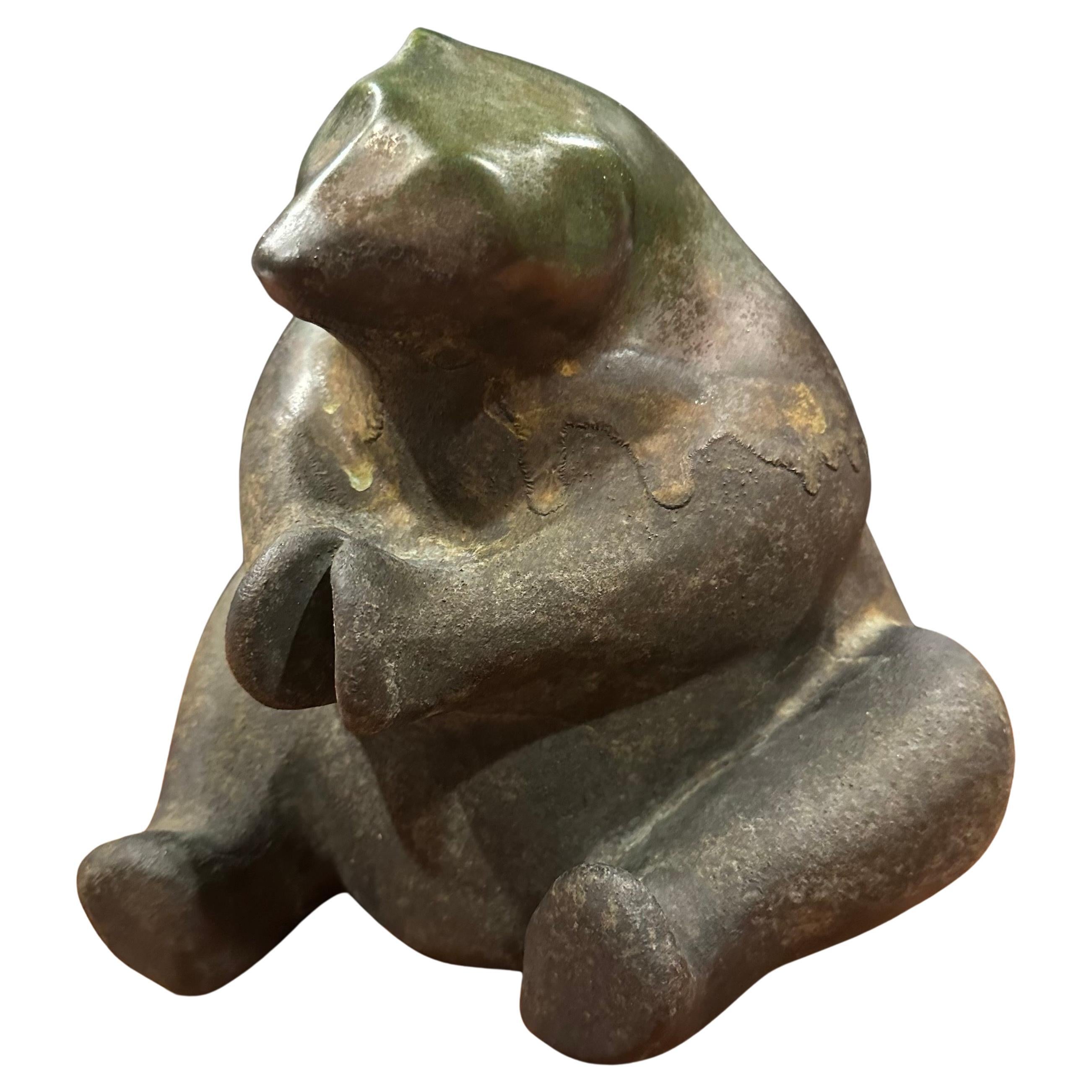 Smaltato Grande orso in ceramica Raku di Tony Evans in vendita