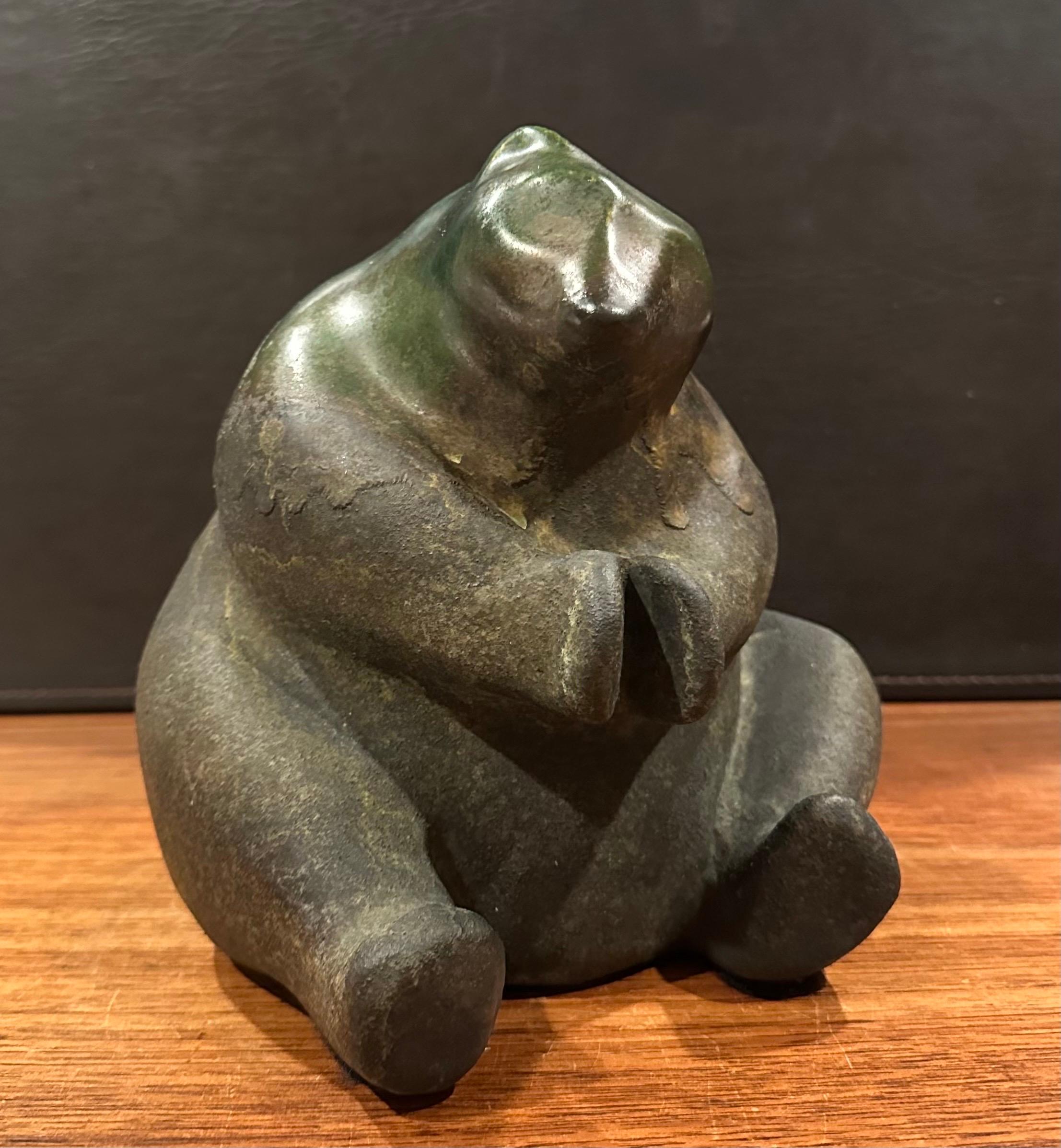 Grande orso in ceramica Raku di Tony Evans in vendita 1