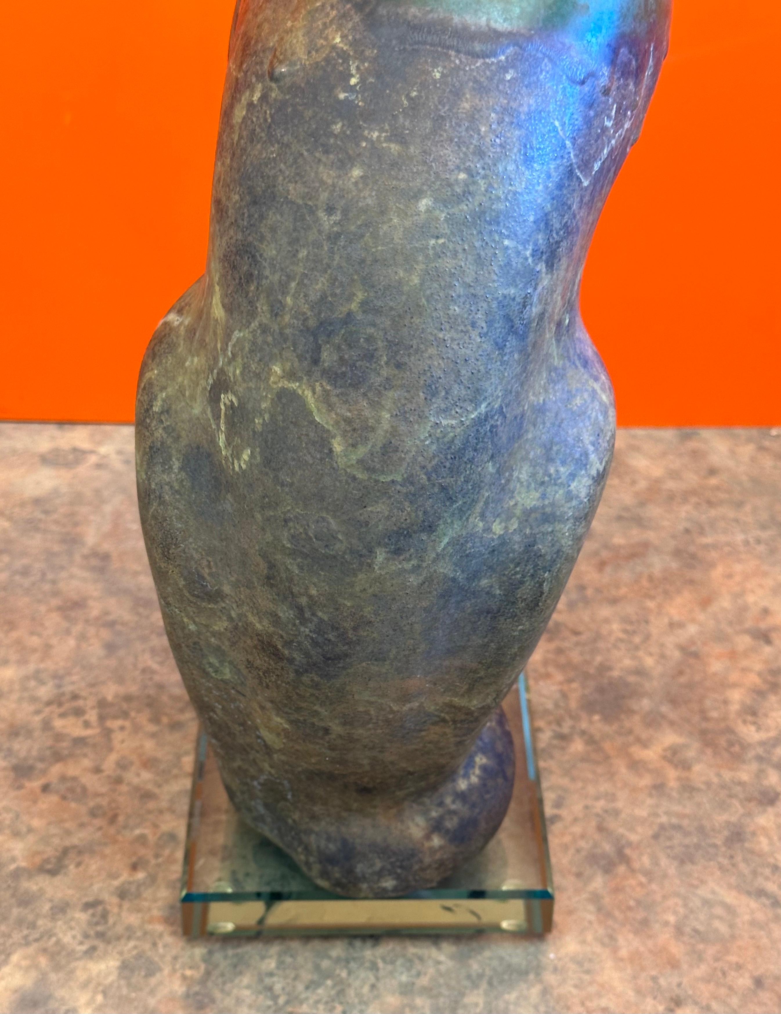 Große Raku-Keramikkatze auf Lucite-Sockel von Tony Evans im Angebot 5