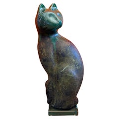 Gato grande de cerámica Raku sobre base de Lucite de Tony Evans