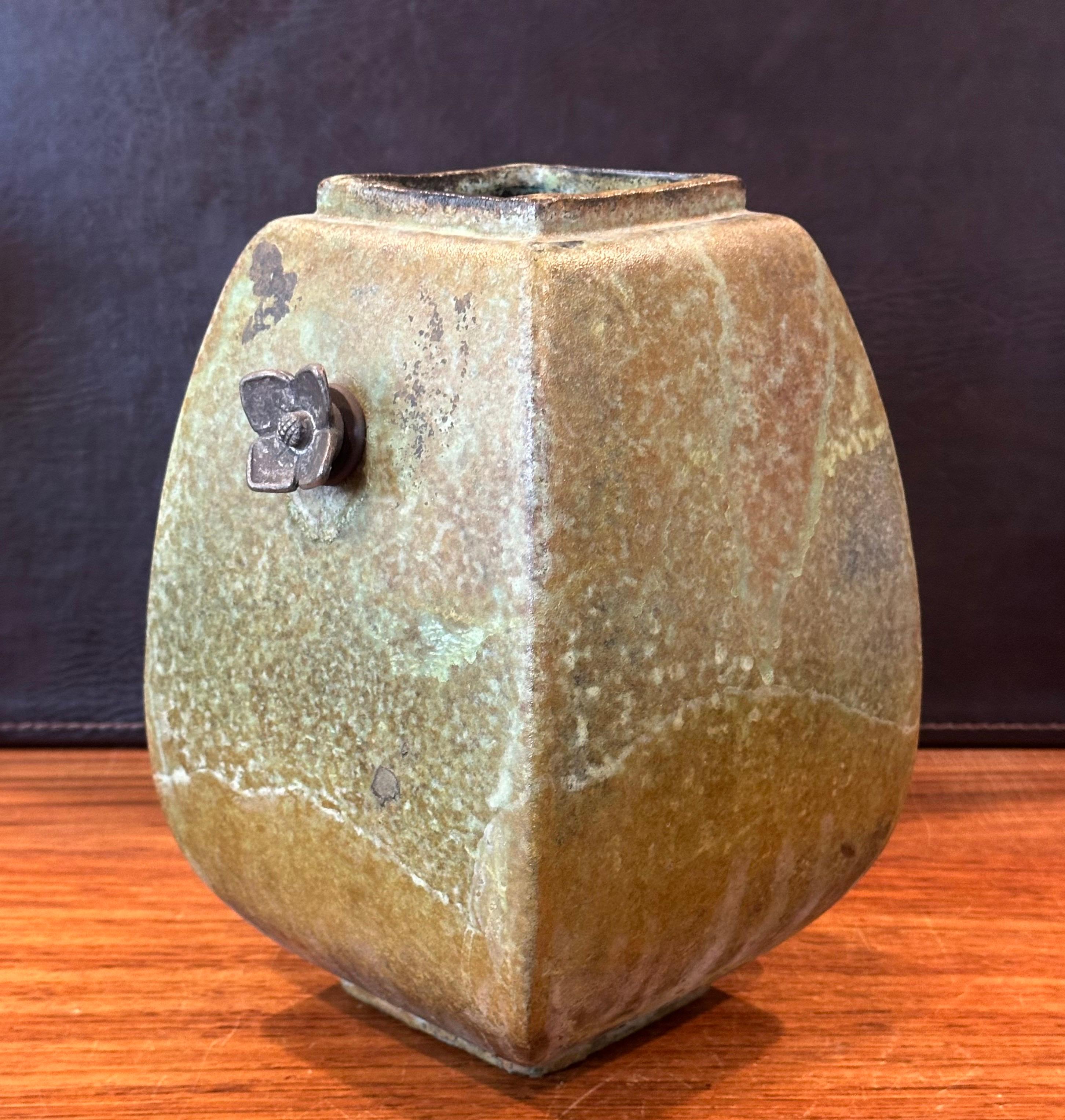 20ième siècle Grand vase en poterie Raku de Tony Evans en vente