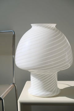 Grande lampe champignon italienne vintage rare de Murano des années 1970 à tourbillons blancs