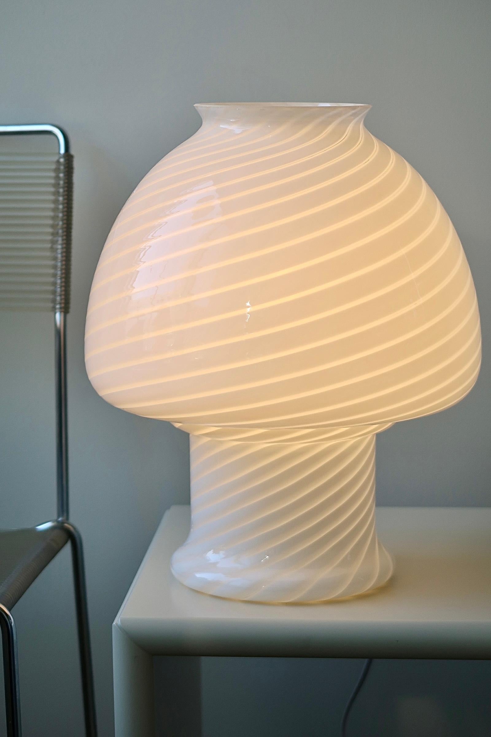 Large Rare 1970s Vintage Italian Murano White Swirl Mushroom Lamp 3