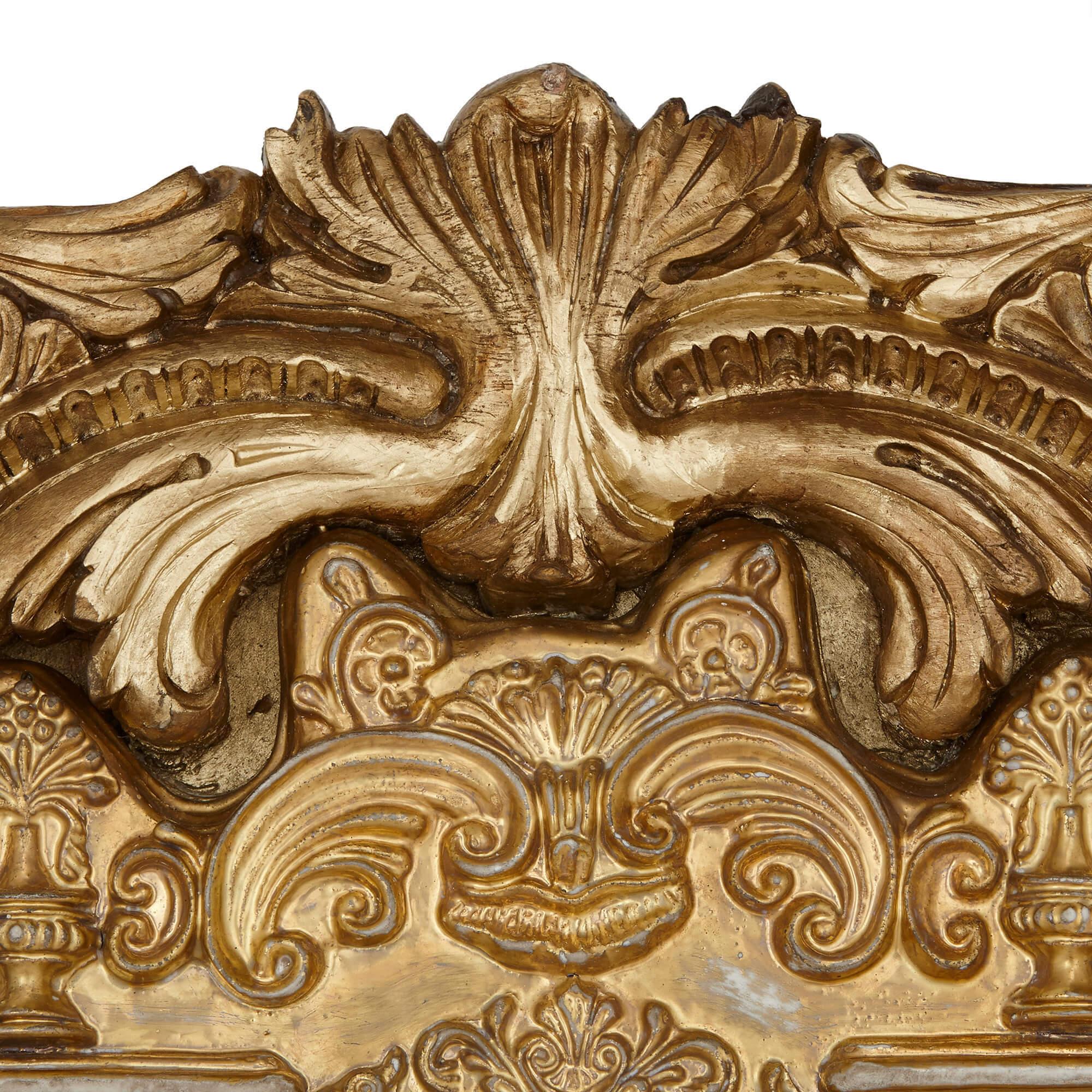 Menorah Samson & Cie en porcelaine de Giltwood Antique French
Français, fin du 19e siècle 
Hauteur 91 cm, largeur 70 cm, profondeur 9 cm

D'une taille et d'une complexité remarquables, cette ménorah en porcelaine dorée a été créée par Samson et Cie