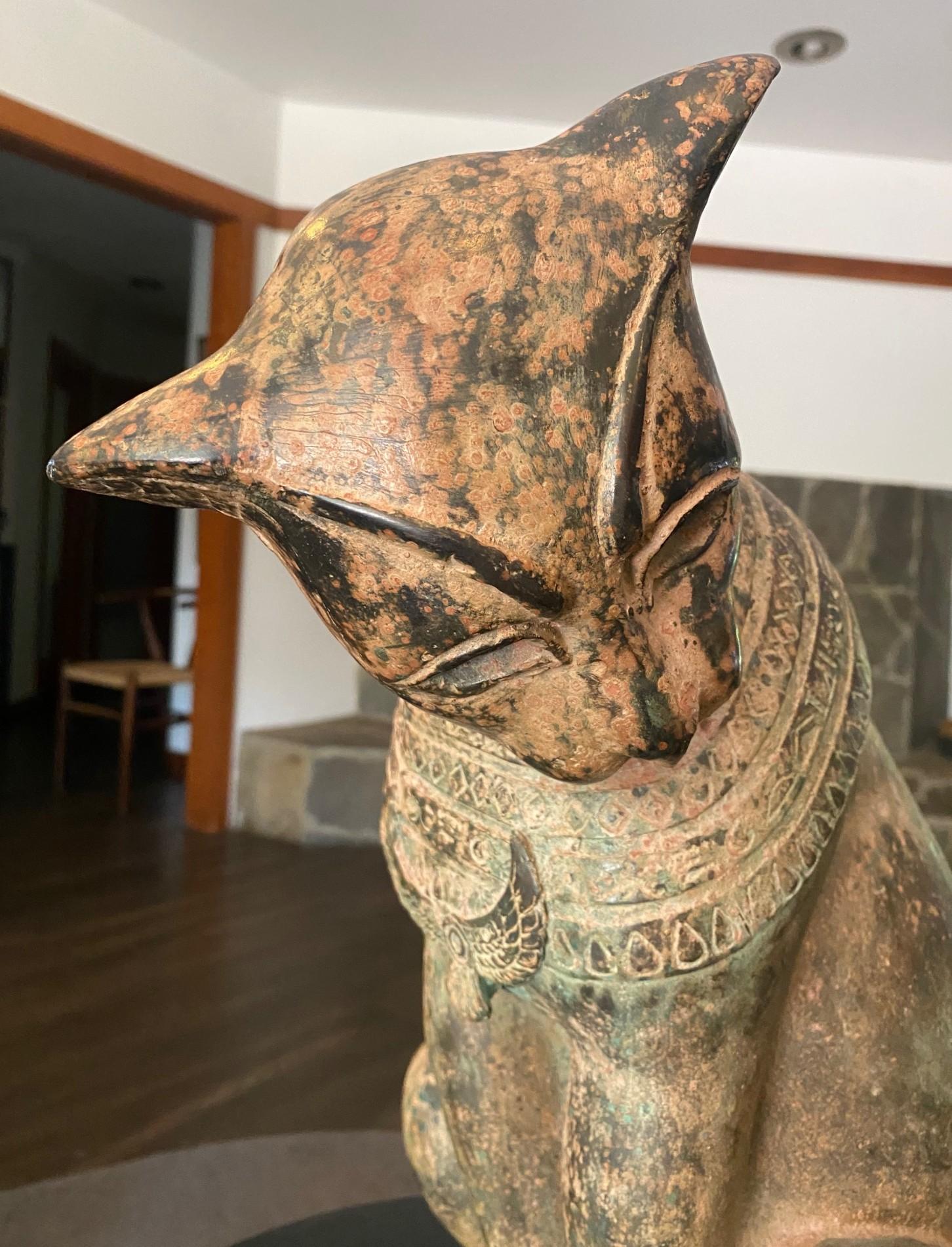 Große seltene ägyptische Bastet-Skulptur-Statue einer Katzengöttin aus Bronze im Art déco-Stil aus Bronze, um 1930 im Angebot 6