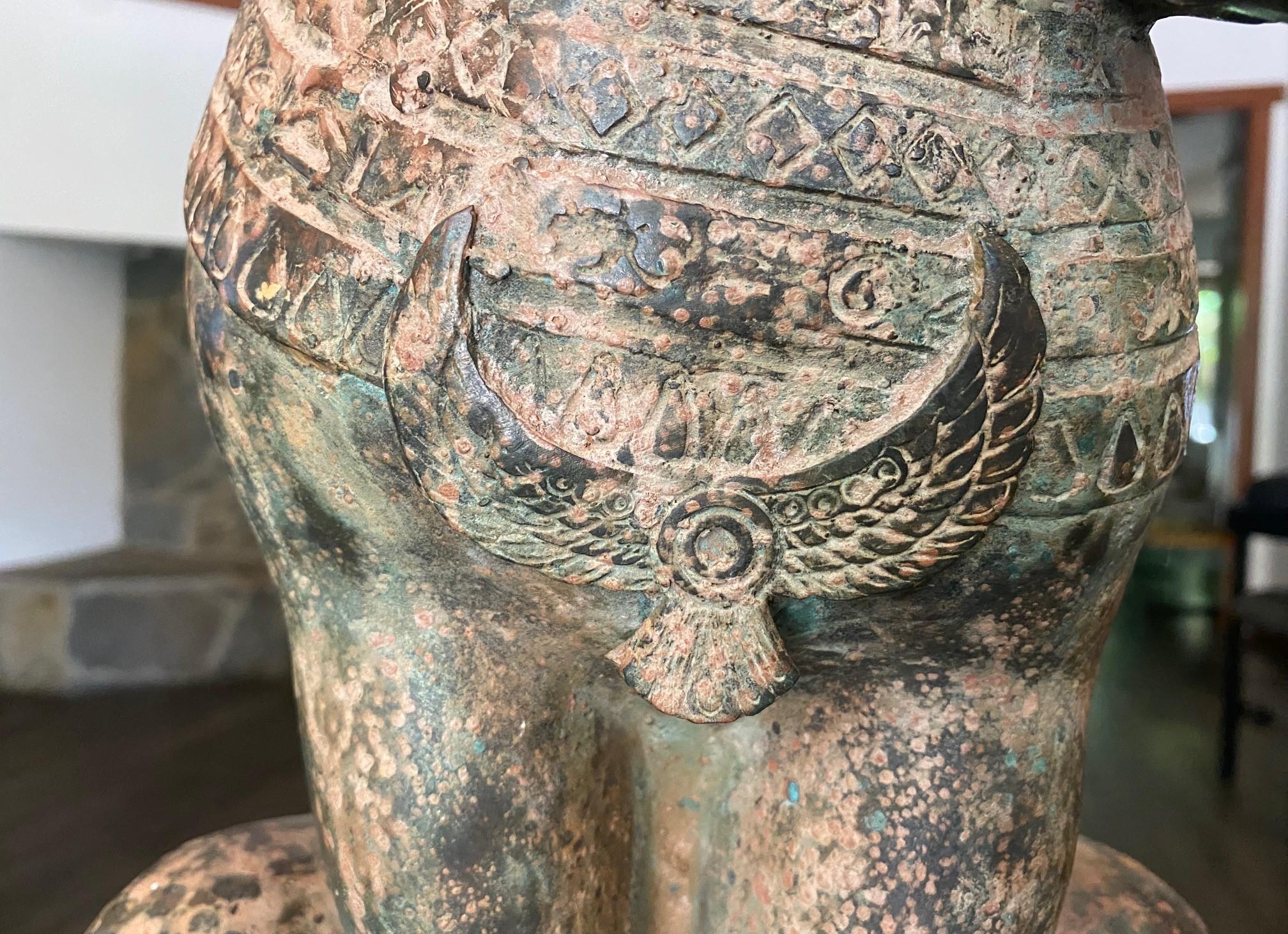Große seltene ägyptische Bastet-Skulptur-Statue einer Katzengöttin aus Bronze im Art déco-Stil aus Bronze, um 1930 (Französisch) im Angebot