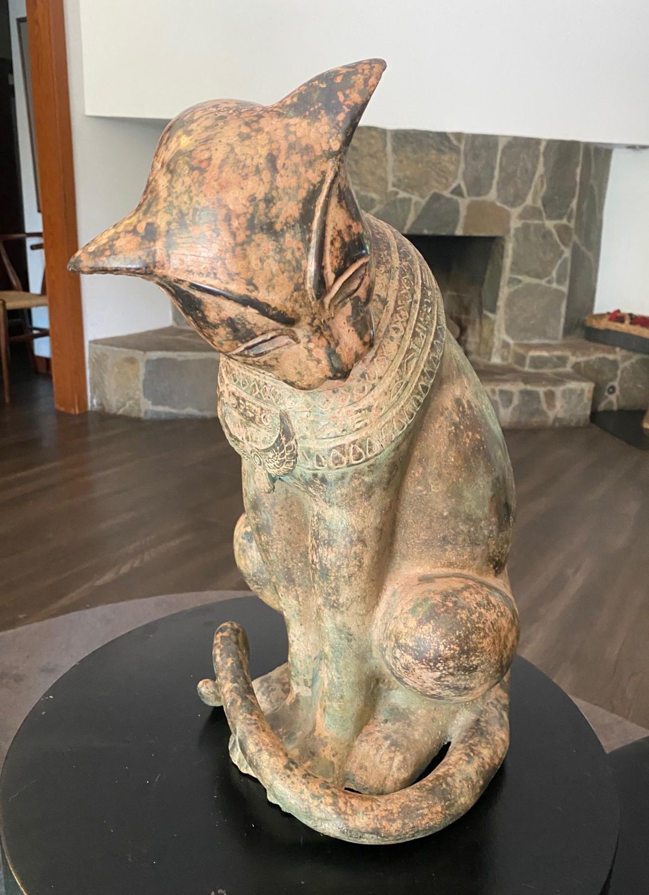 Große seltene ägyptische Bastet-Skulptur-Statue einer Katzengöttin aus Bronze im Art déco-Stil aus Bronze, um 1930 im Zustand „Gut“ im Angebot in Studio City, CA
