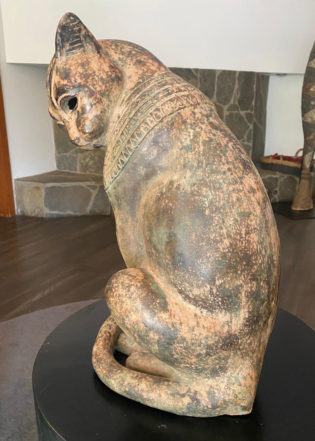Große seltene ägyptische Bastet-Skulptur-Statue einer Katzengöttin aus Bronze im Art déco-Stil aus Bronze, um 1930 im Angebot 2