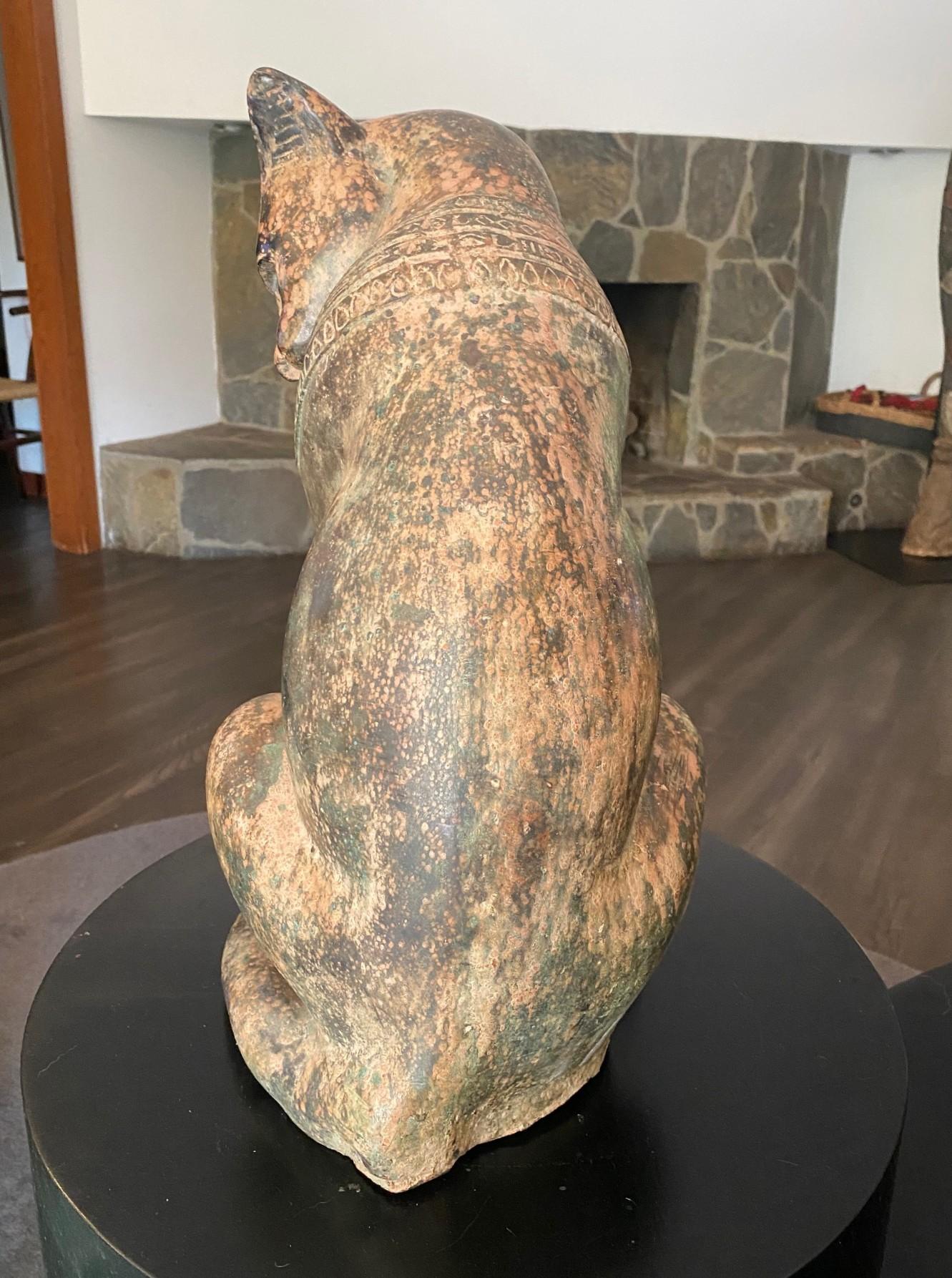 Große seltene ägyptische Bastet-Skulptur-Statue einer Katzengöttin aus Bronze im Art déco-Stil aus Bronze, um 1930 im Angebot 3