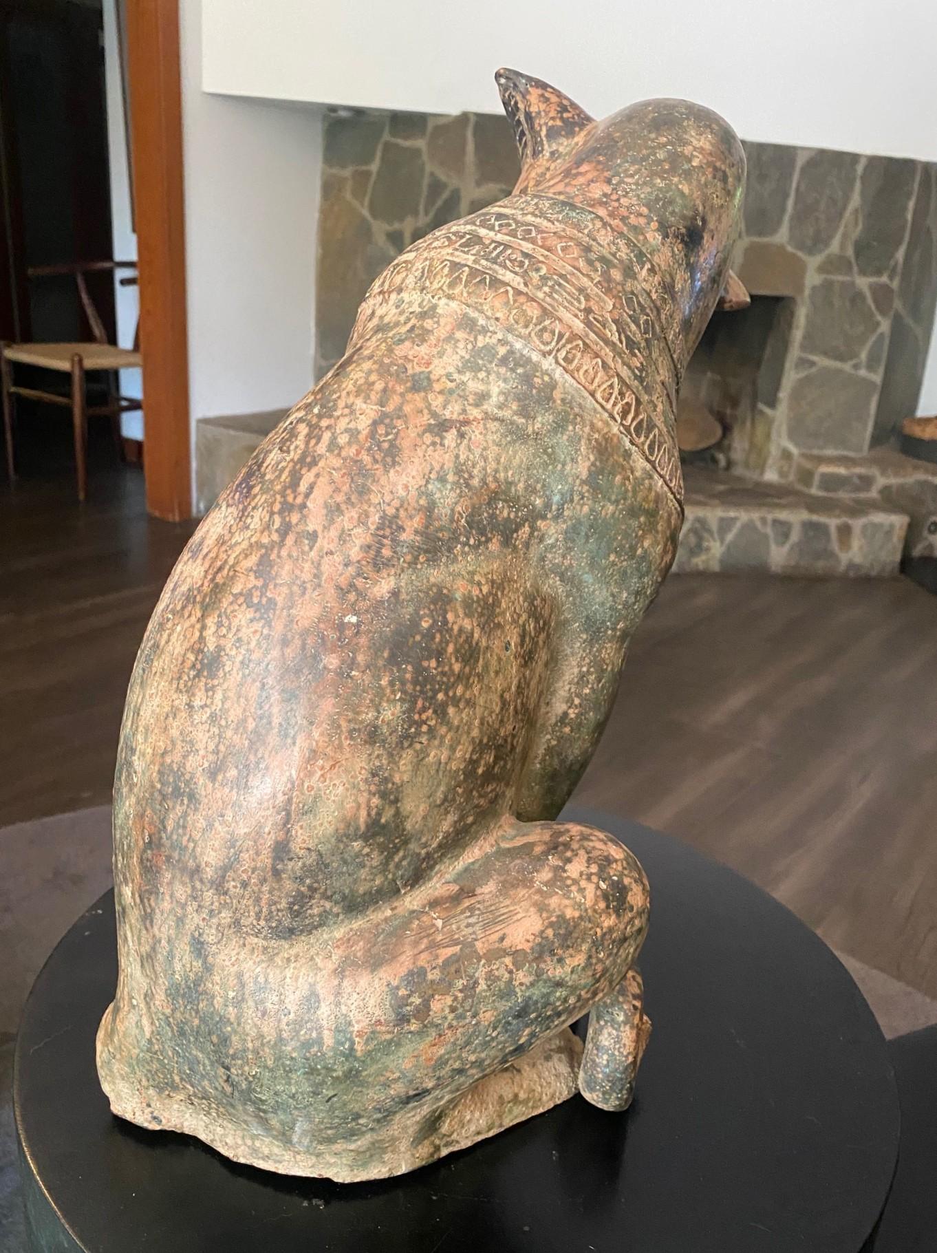 Große seltene ägyptische Bastet-Skulptur-Statue einer Katzengöttin aus Bronze im Art déco-Stil aus Bronze, um 1930 im Angebot 4