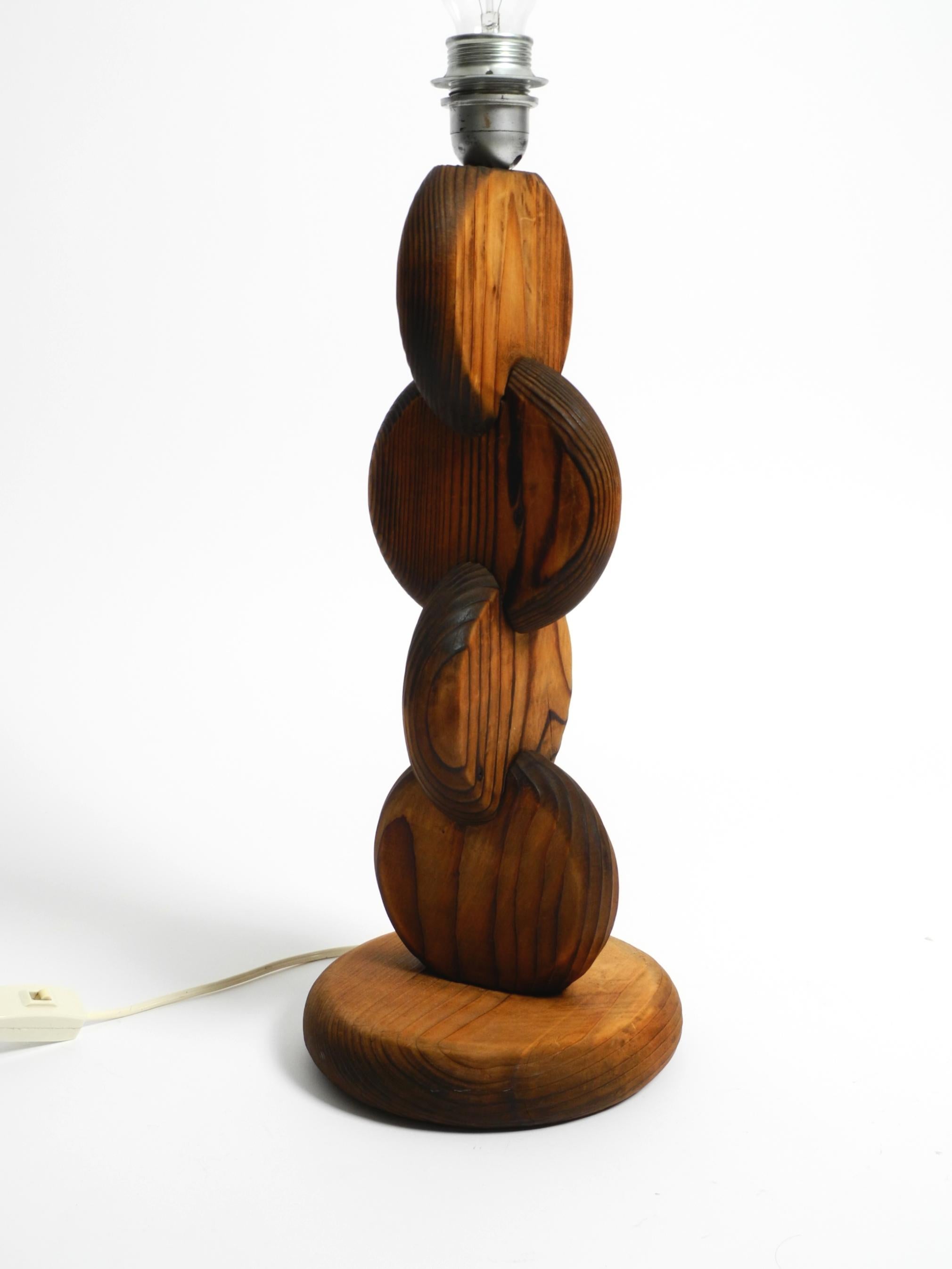 Grande, rara e bellissima lampada da tavolo degli anni '60 di Temde in legno di pino In condizioni buone in vendita a München, DE