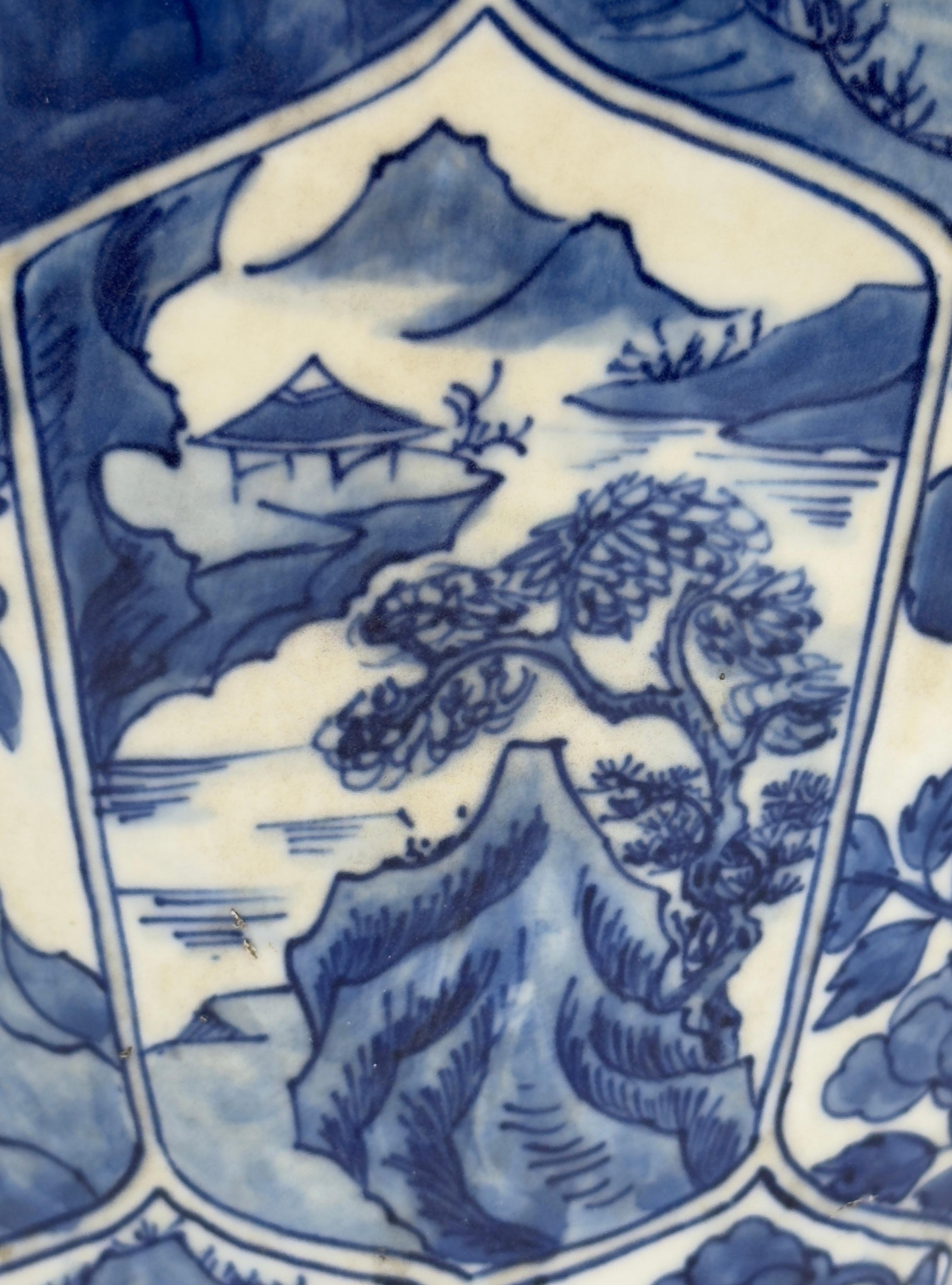 Große, seltene blau-weiße Balustervase, Qing Dynasty, Kangxi, CIRCA 1690 im Angebot 3